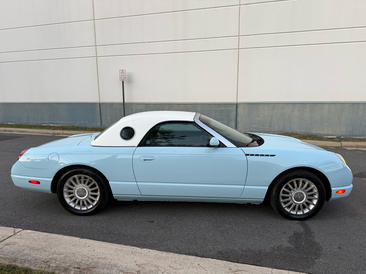 2004 Ford Thunderbird Premium photo 42