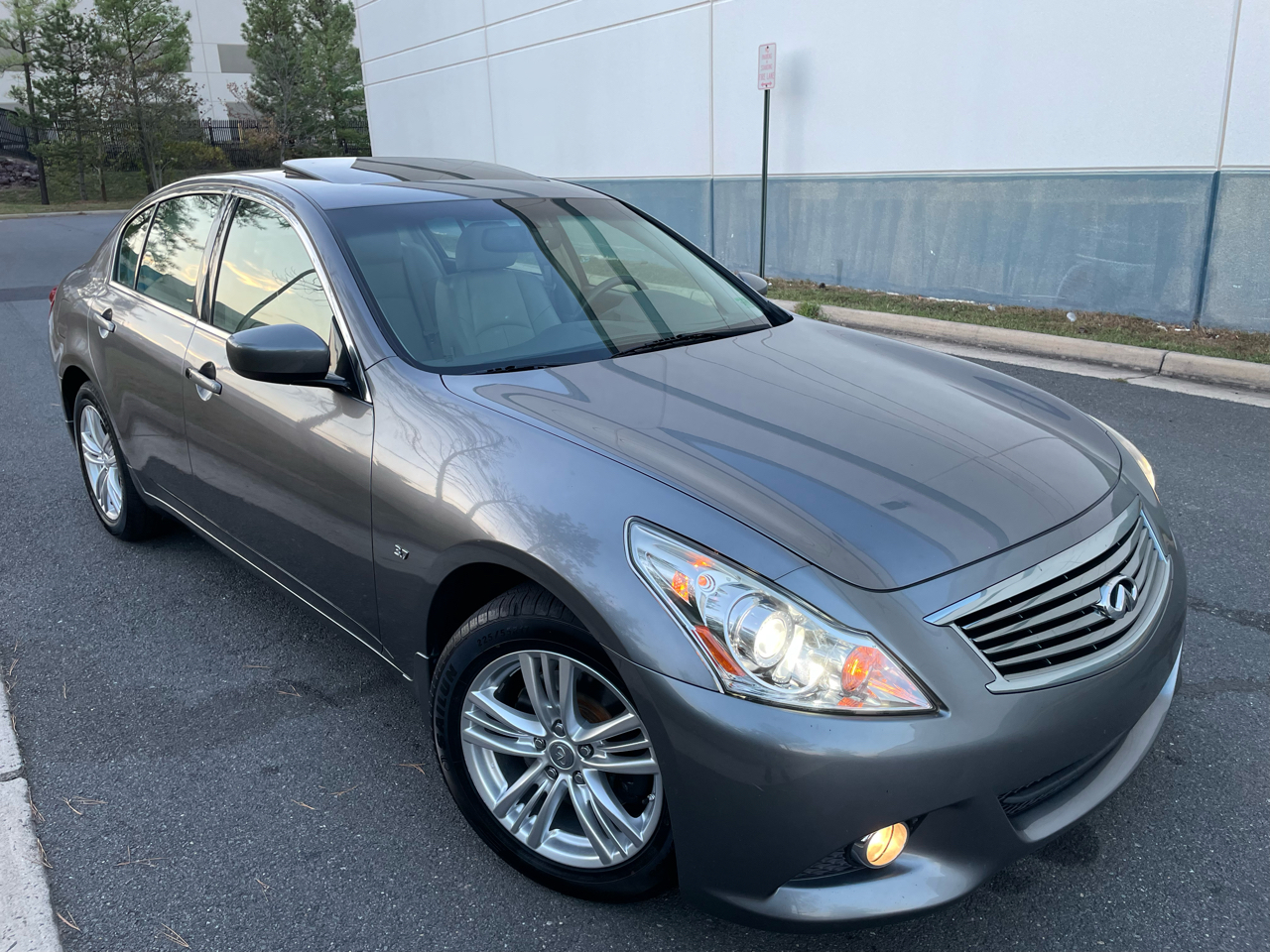 2015 INFINITI Q40