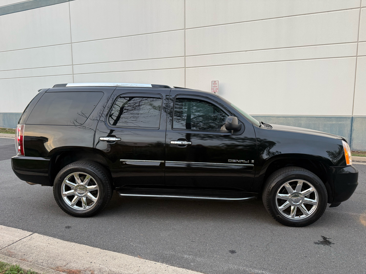 GMC Yukon Denali AWD 4dr 2007 GMC Yukon Denali AWD 4dr 2007
