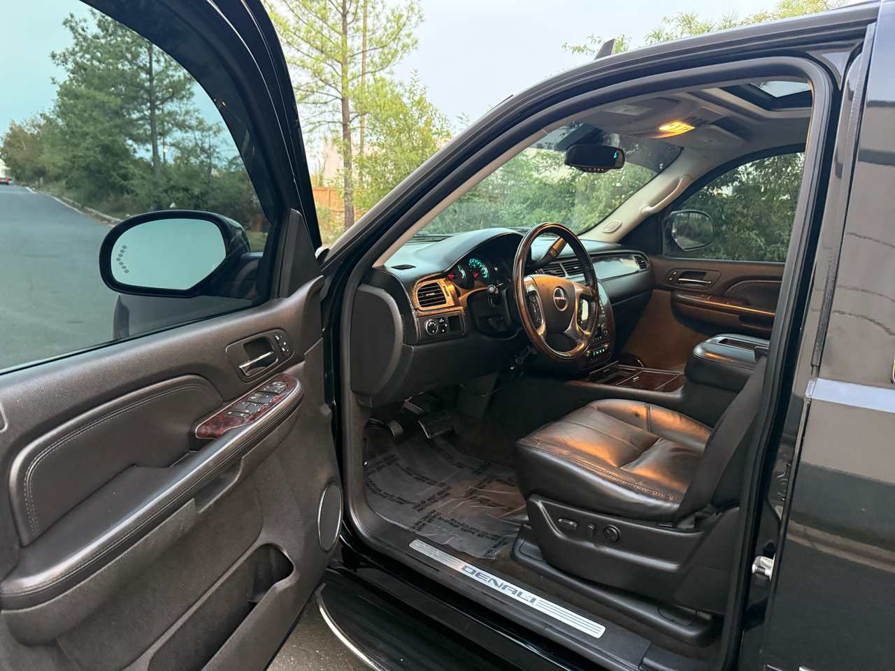 GMC Yukon Denali AWD 4dr 2007 GMC Yukon Denali AWD 4dr 2007