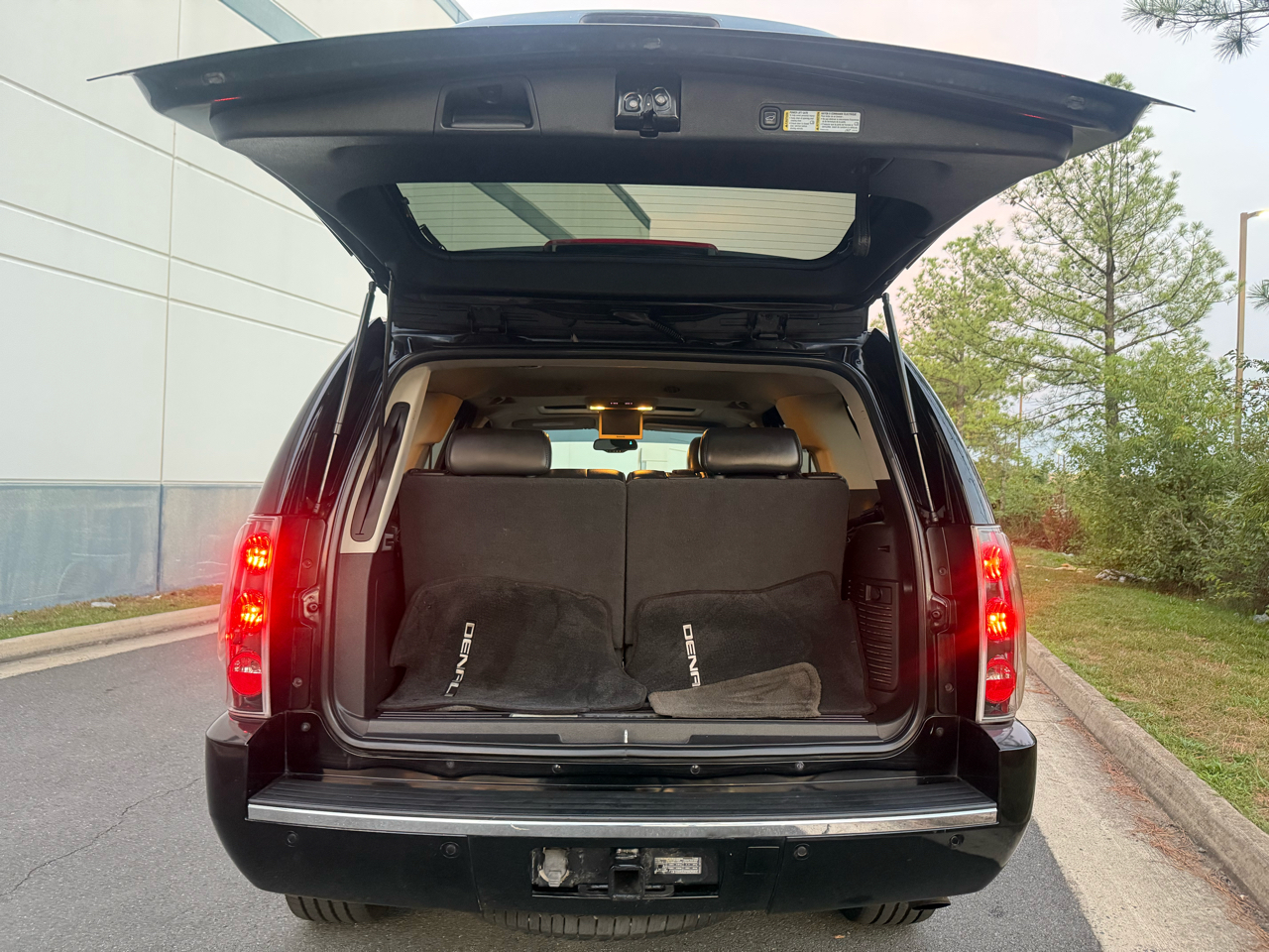 GMC Yukon Denali AWD 4dr 2007 GMC Yukon Denali AWD 4dr 2007