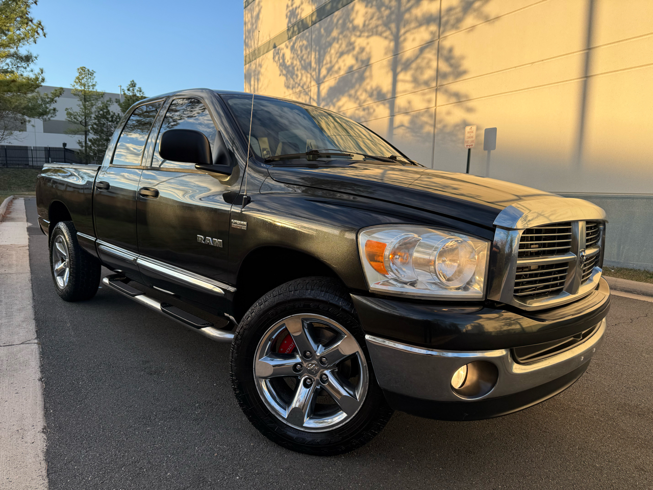 2008 Dodge Ram 1500 4WD Quad Cab 140.5" SLT