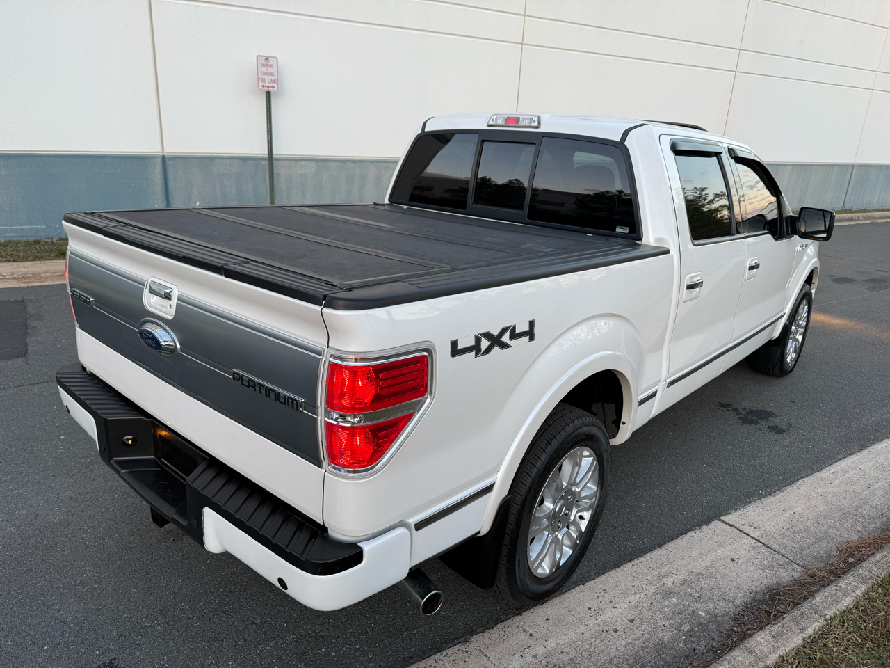 2014 Ford F-150 Platinum photo 4