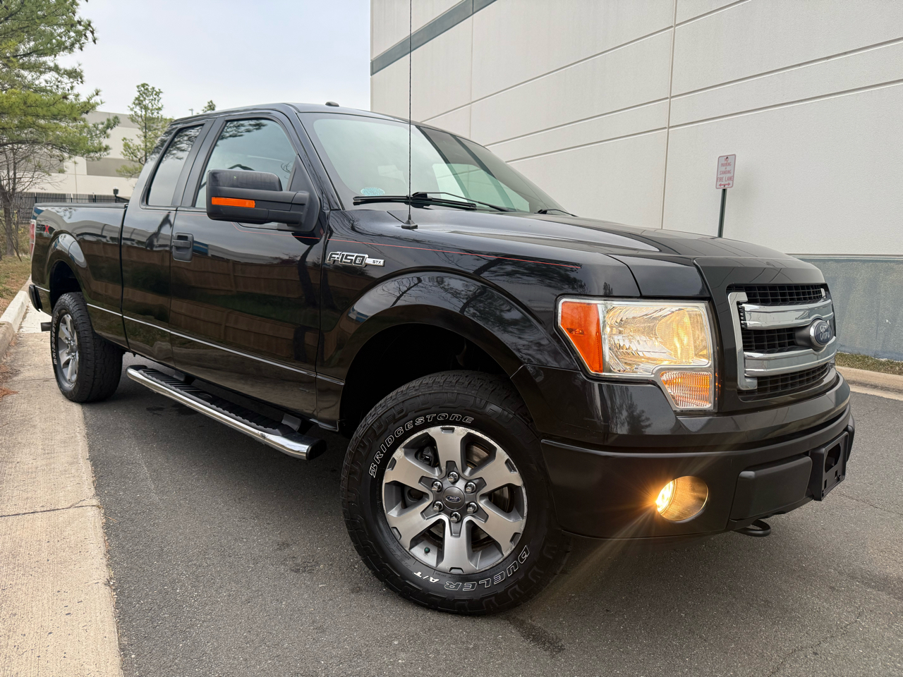2013 Ford F-150 4WD SuperCab 145" Lariat