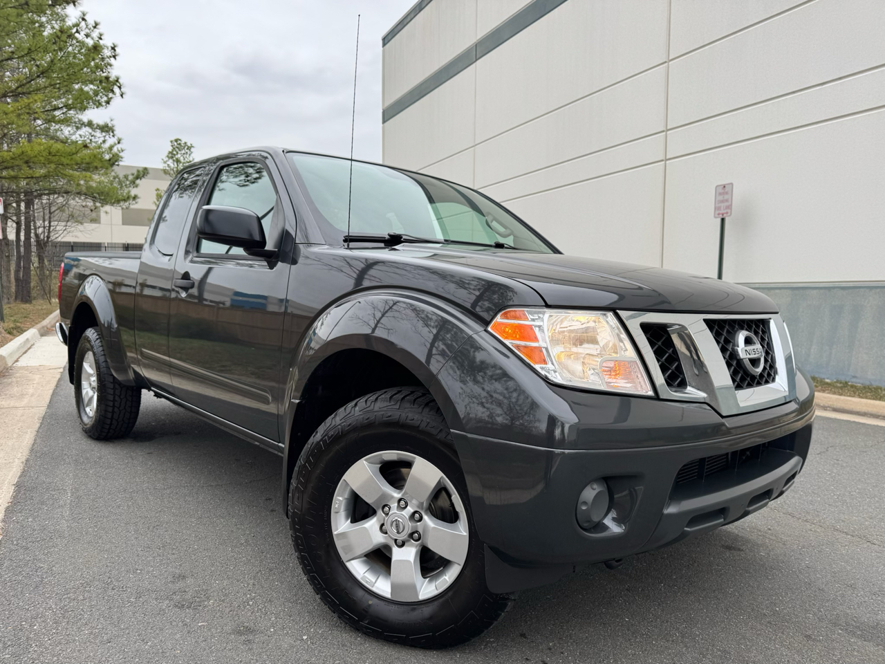 2012 Nissan Frontier 4WD King Cab Auto SV