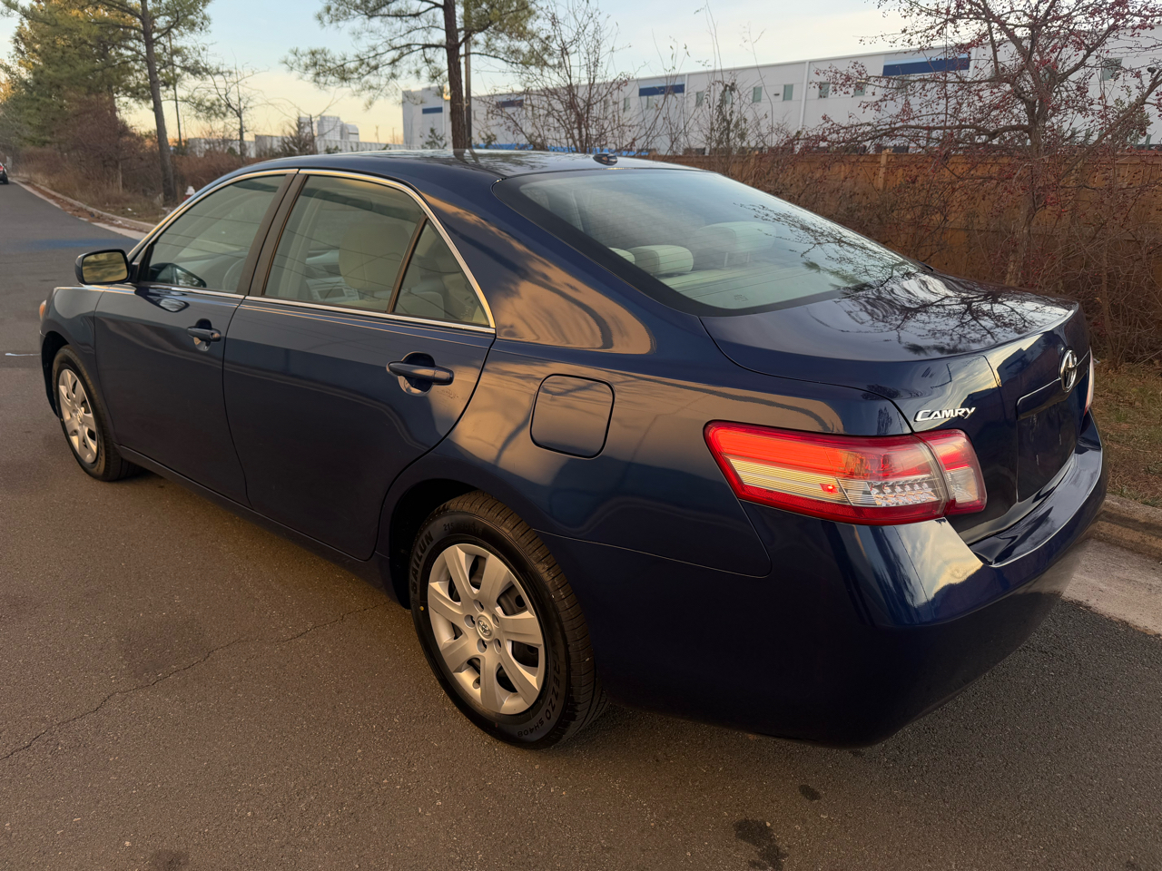 Toyota Camry 4dr Sdn I4 Man (Natl) 2010
