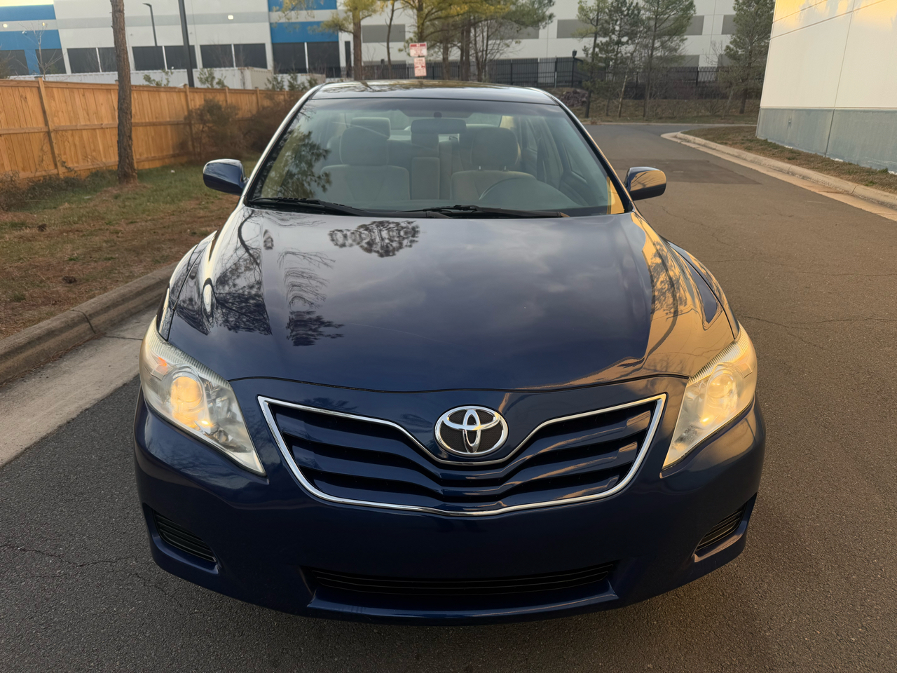 Toyota Camry 4dr Sdn I4 Man (Natl) 2010