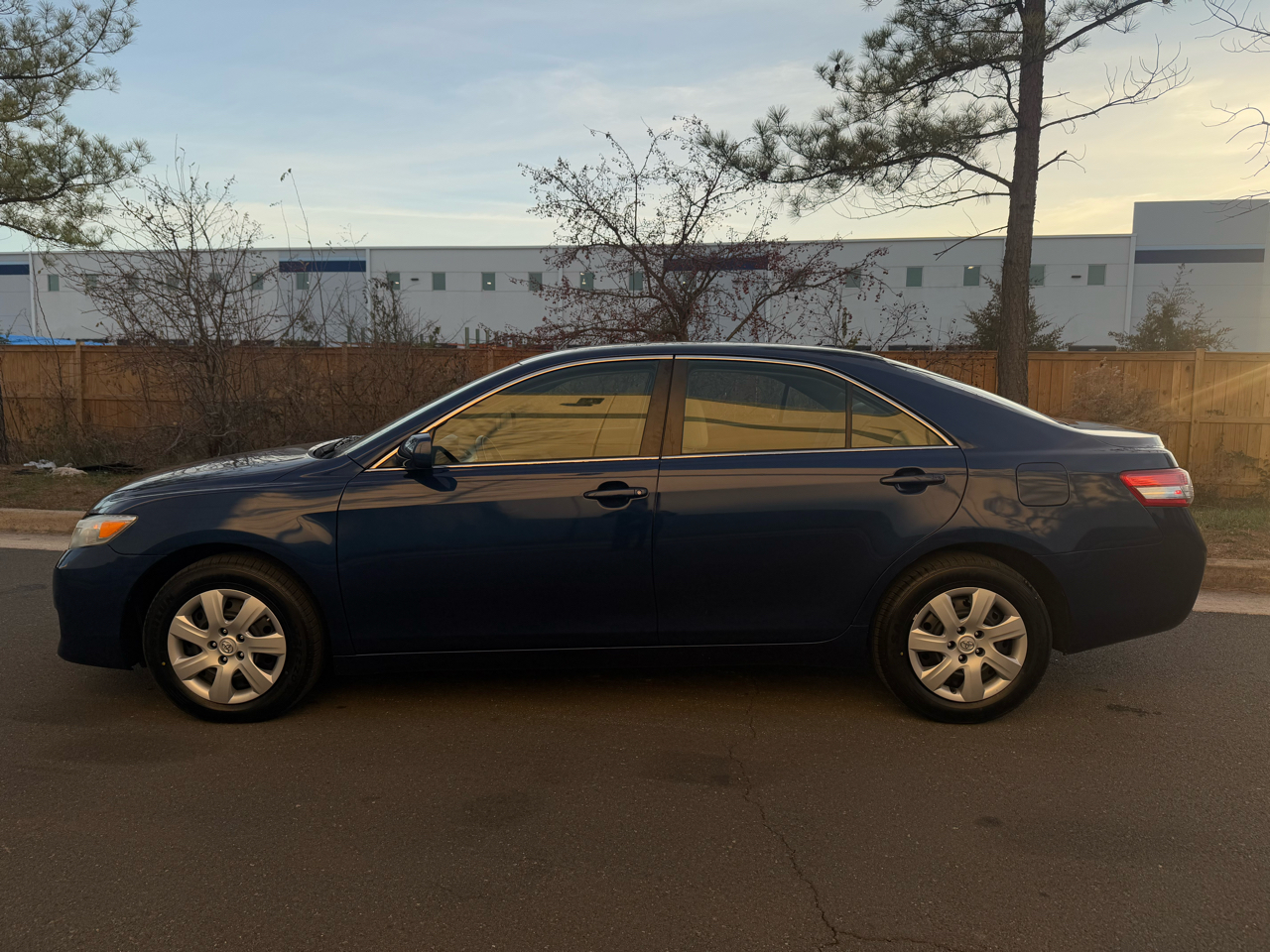 Toyota Camry 4dr Sdn I4 Man (Natl) 2010