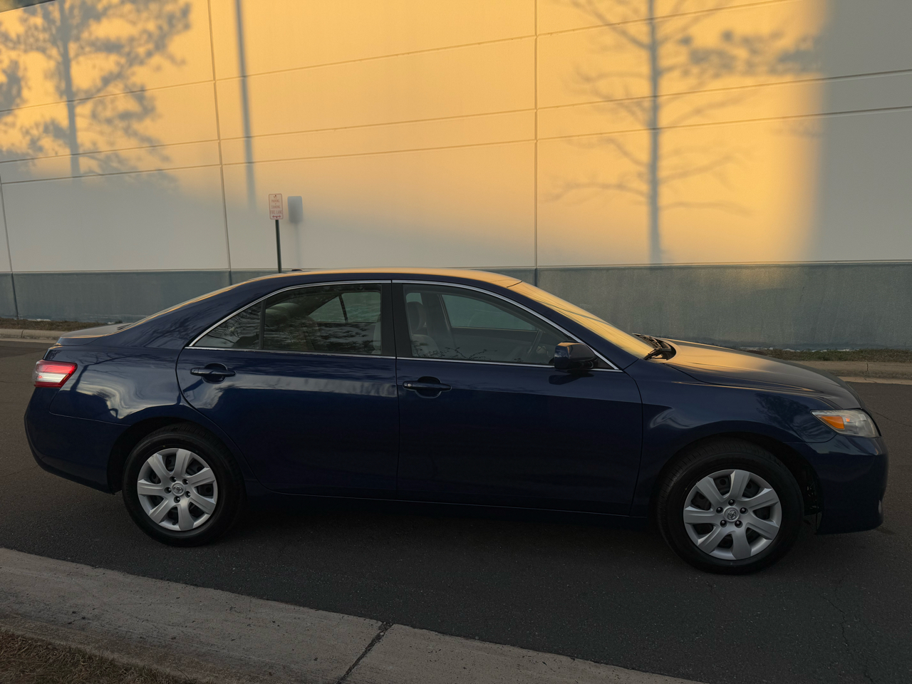 Toyota Camry 4dr Sdn I4 Man (Natl) 2010