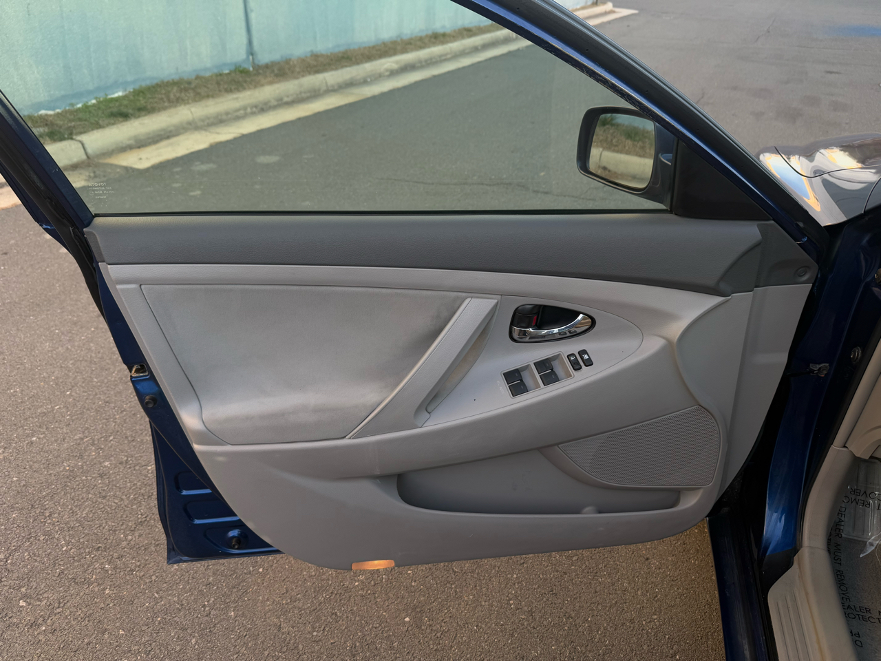 Toyota Camry 4dr Sdn I4 Man (Natl) 2010