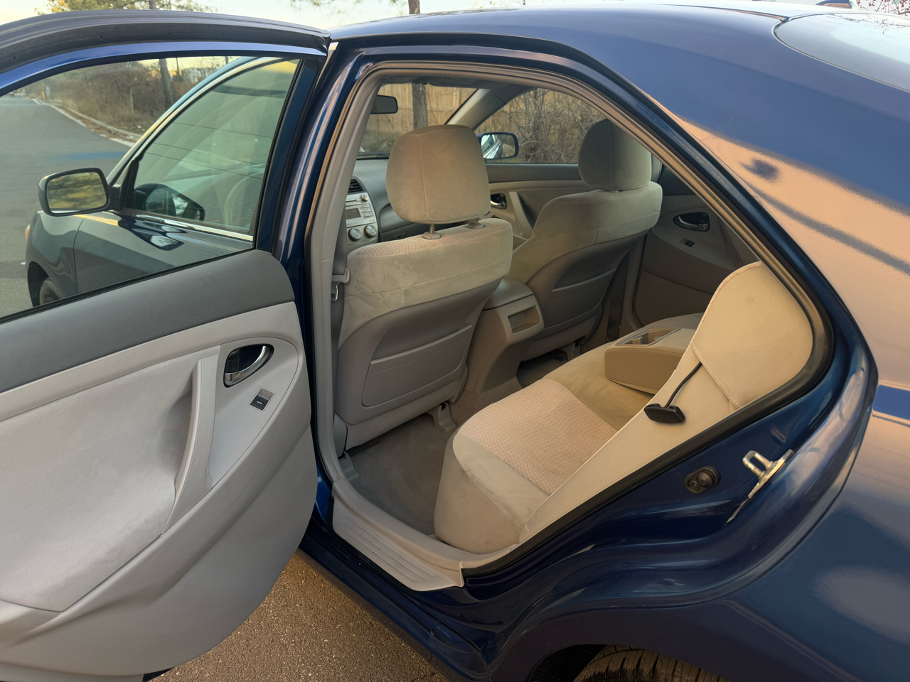 Toyota Camry 4dr Sdn I4 Man (Natl) 2010