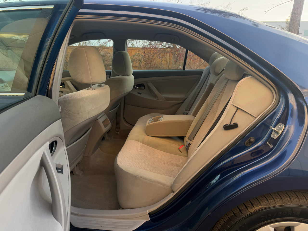 Toyota Camry 4dr Sdn I4 Man (Natl) 2010