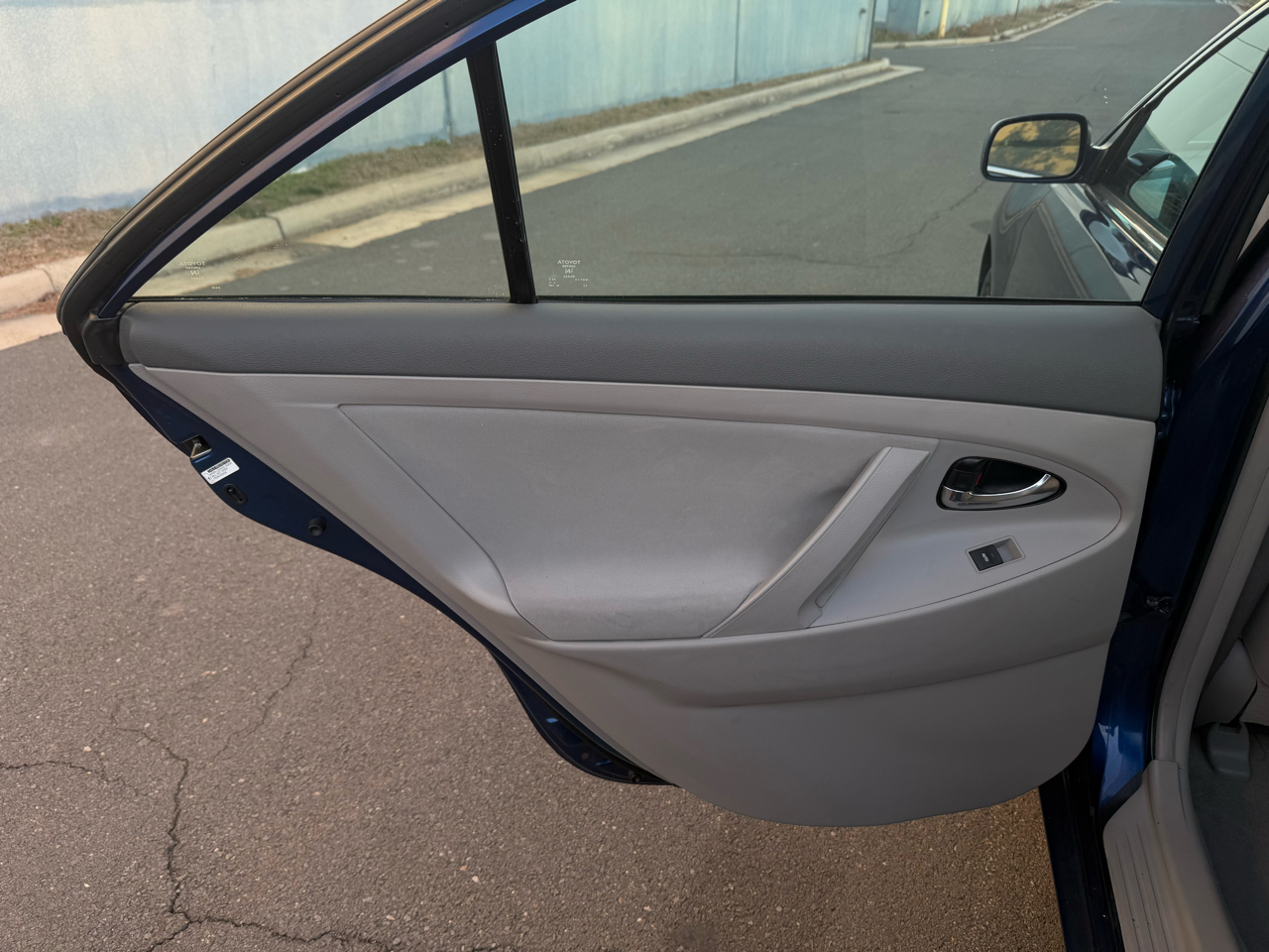 Toyota Camry 4dr Sdn I4 Man (Natl) 2010