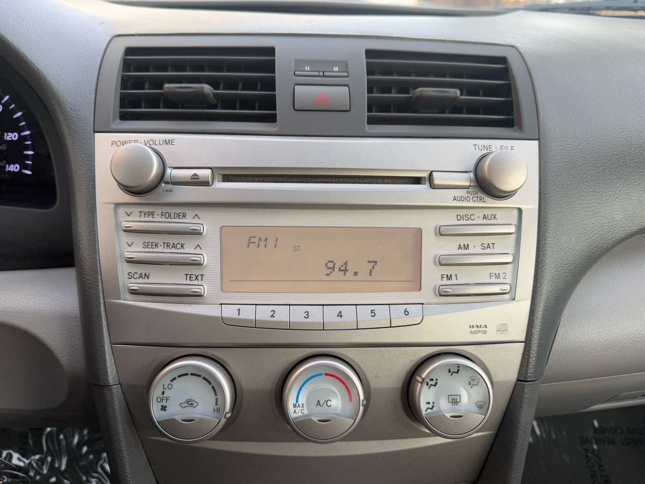 Toyota Camry 4dr Sdn I4 Man (Natl) 2010