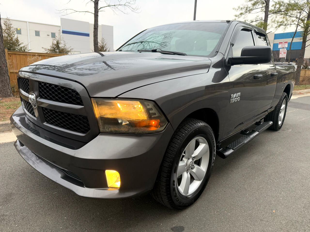 RAM 1500 4WD Quad Cab 140.5" Express 2015