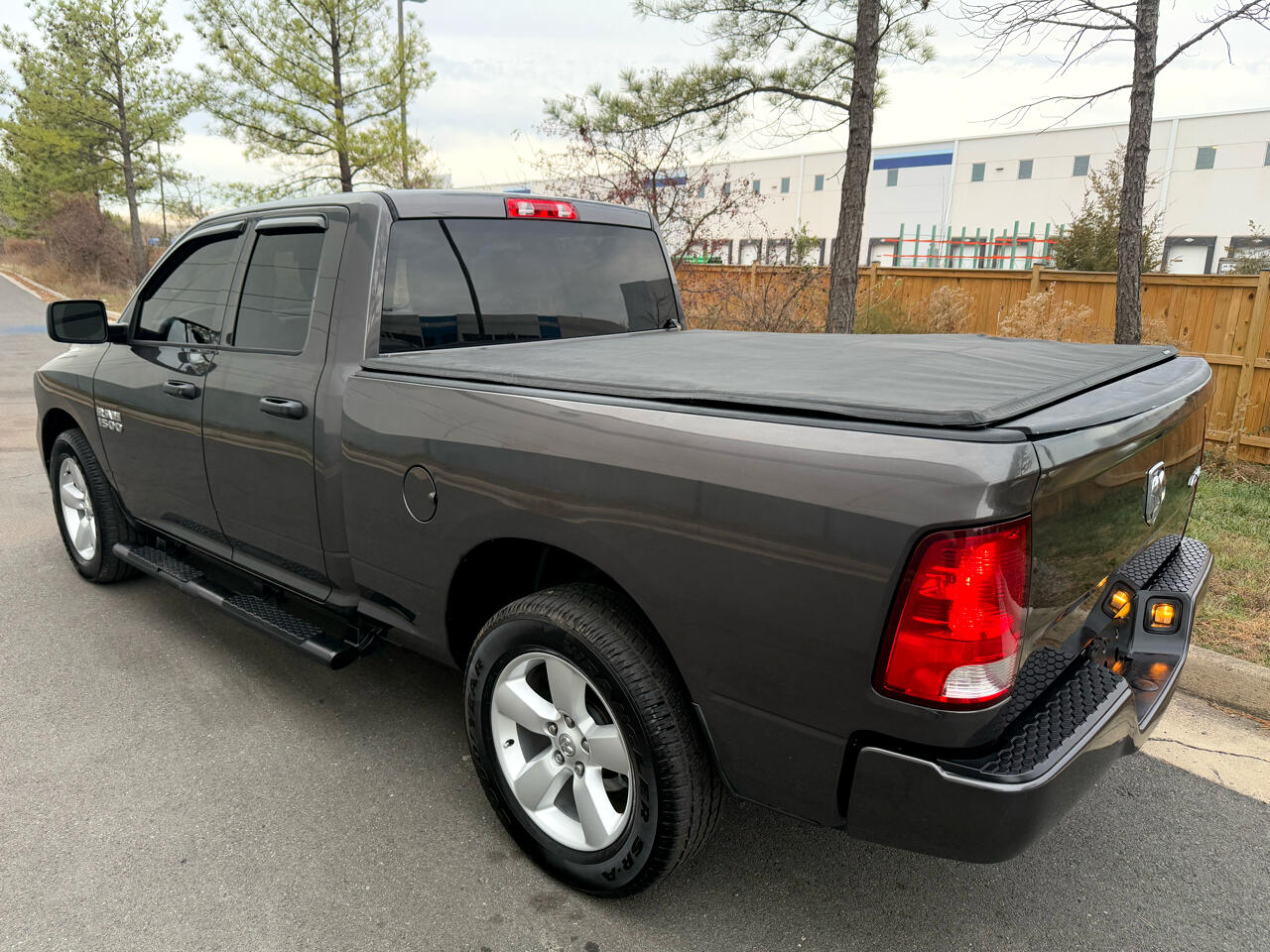 RAM 1500 4WD Quad Cab 140.5" Express 2015