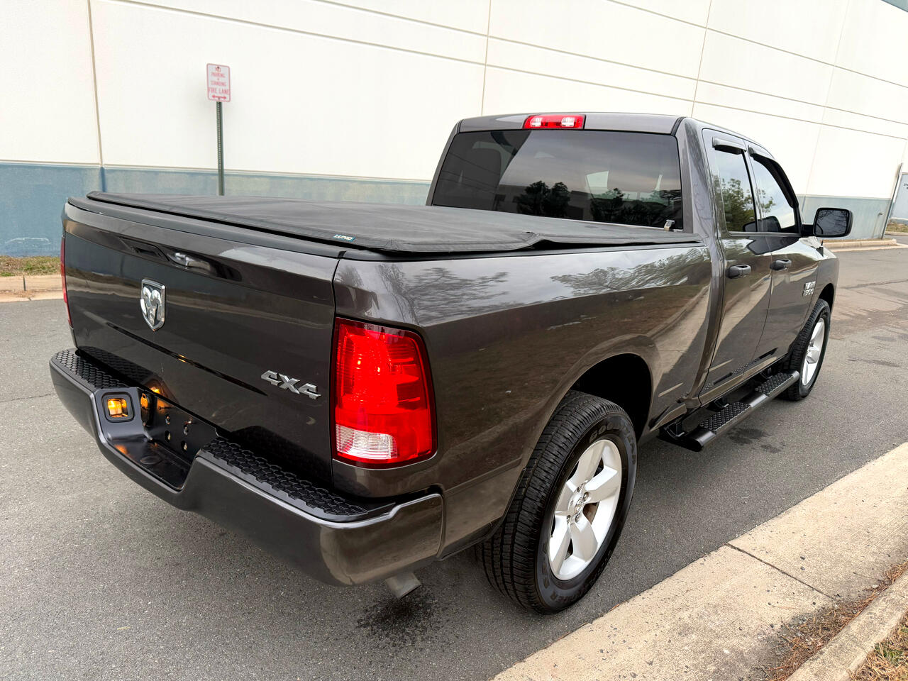 RAM 1500 4WD Quad Cab 140.5" Express 2015