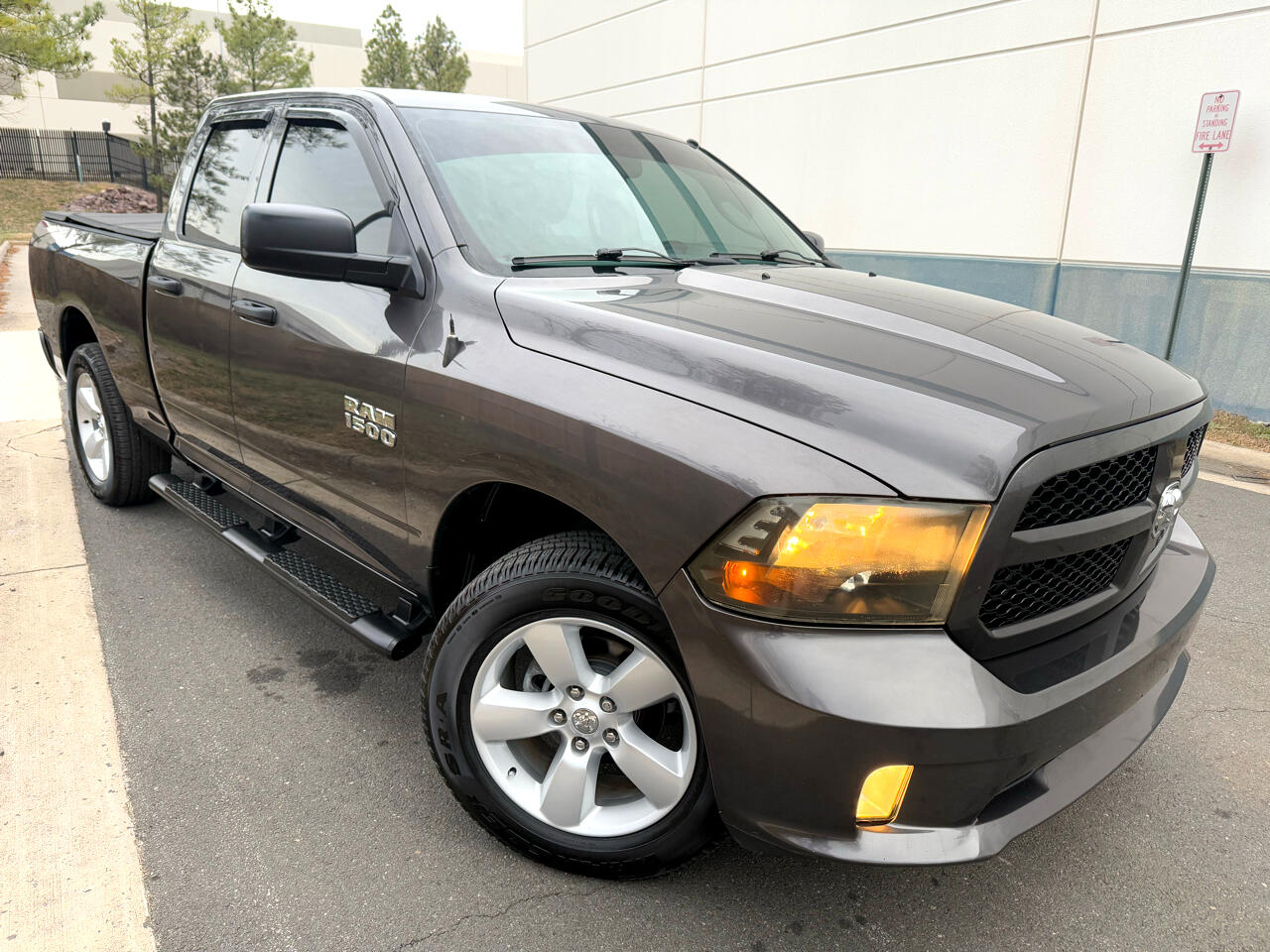 RAM 1500 4WD Quad Cab 140.5" Express 2015