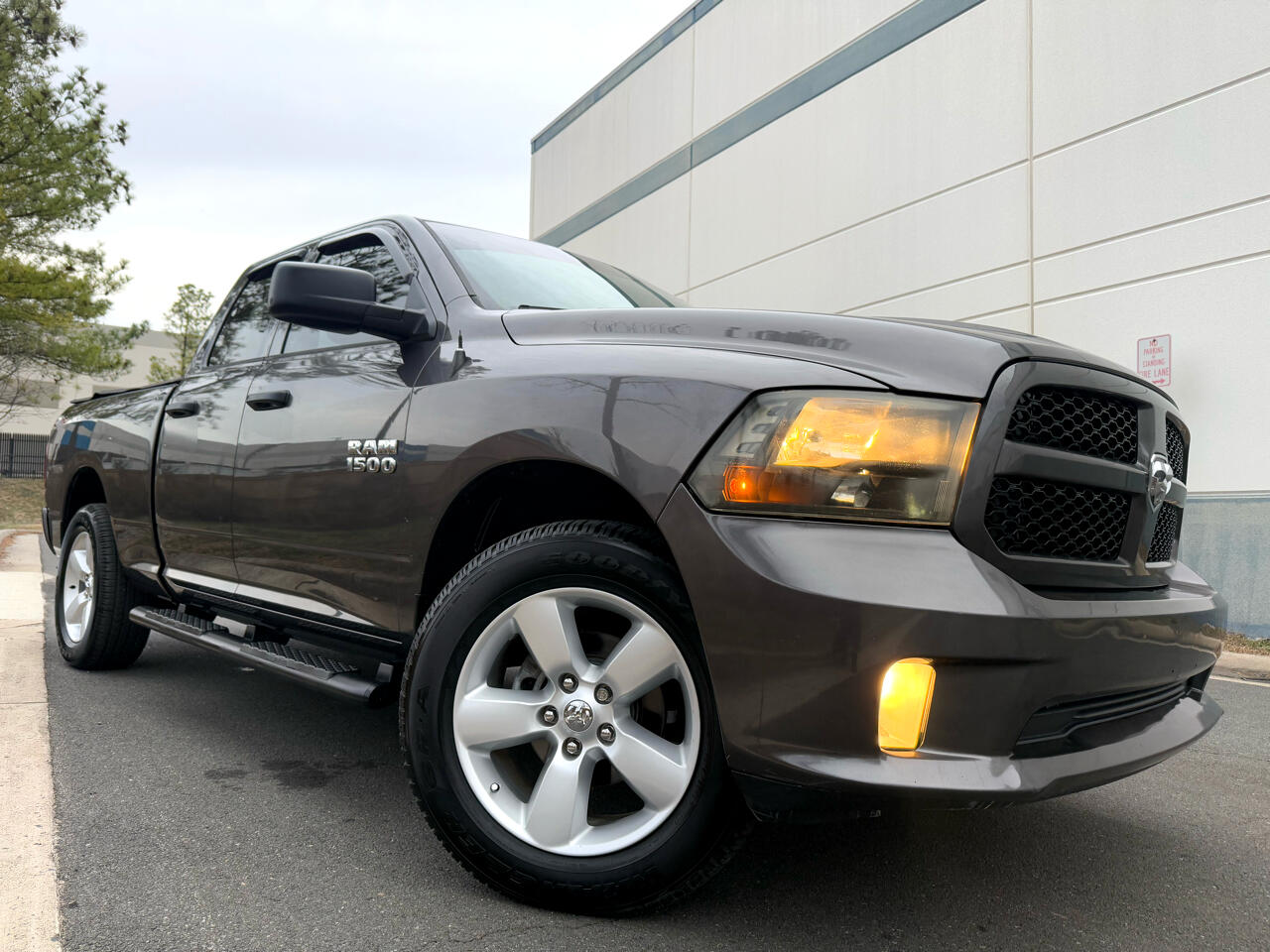 RAM 1500 4WD Quad Cab 140.5" Express 2015