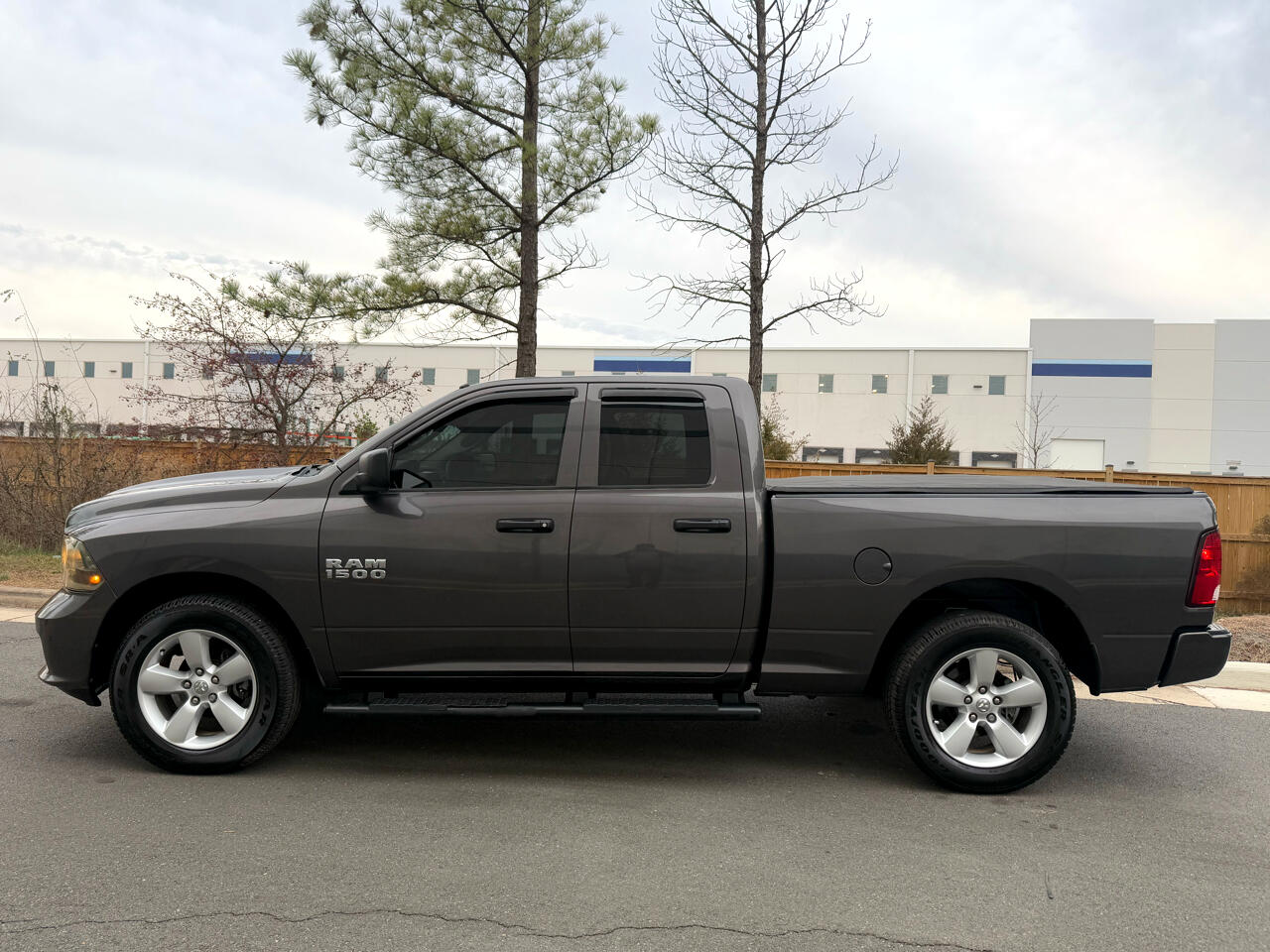 RAM 1500 4WD Quad Cab 140.5" Express 2015