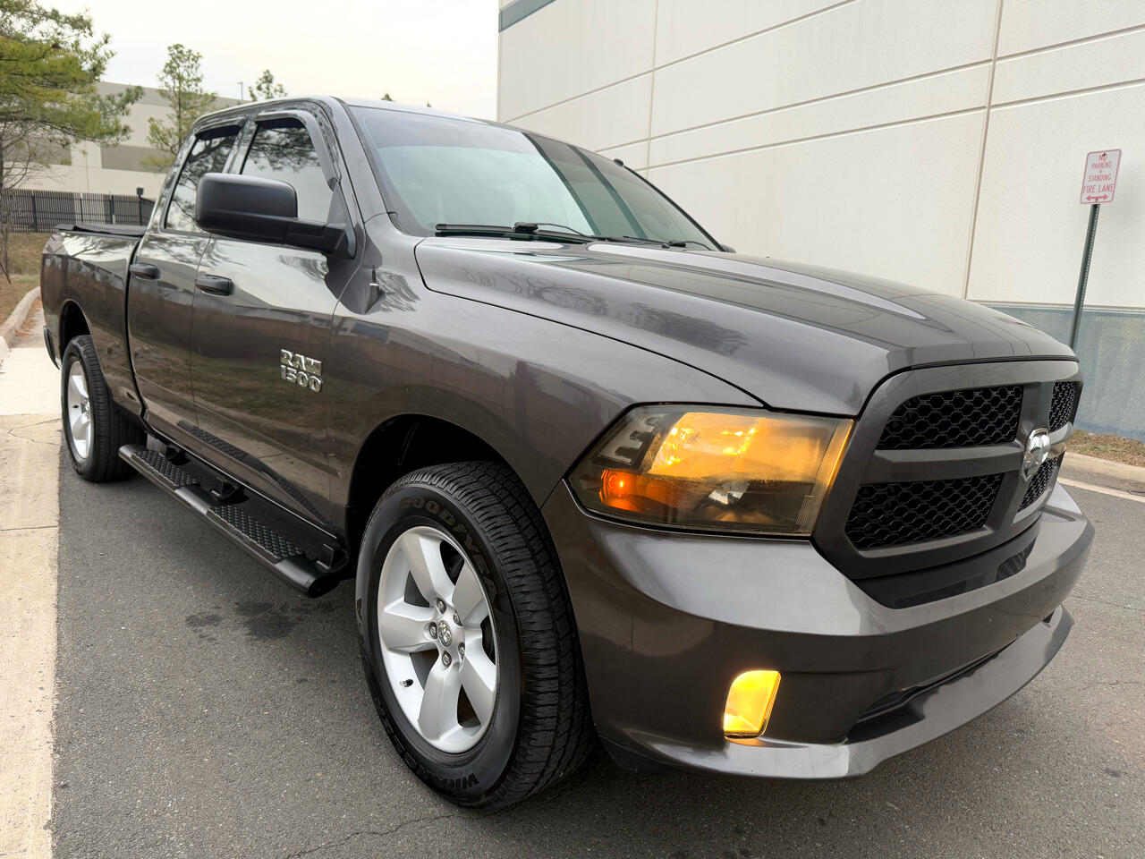 RAM 1500 4WD Quad Cab 140.5" Express 2015