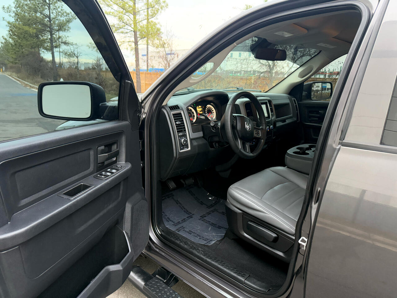 RAM 1500 4WD Quad Cab 140.5" Express 2015