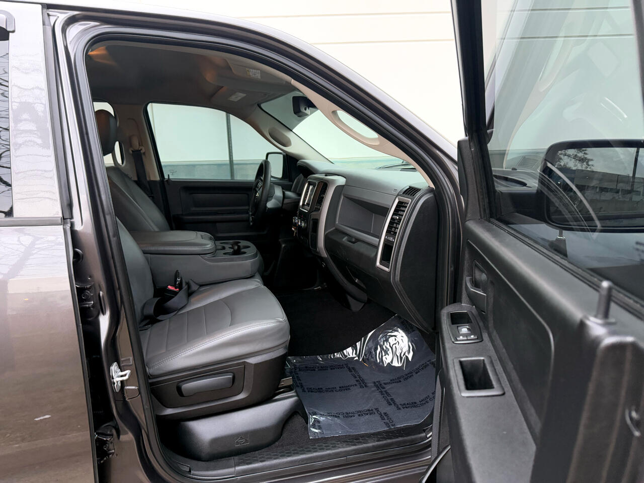 RAM 1500 4WD Quad Cab 140.5" Express 2015