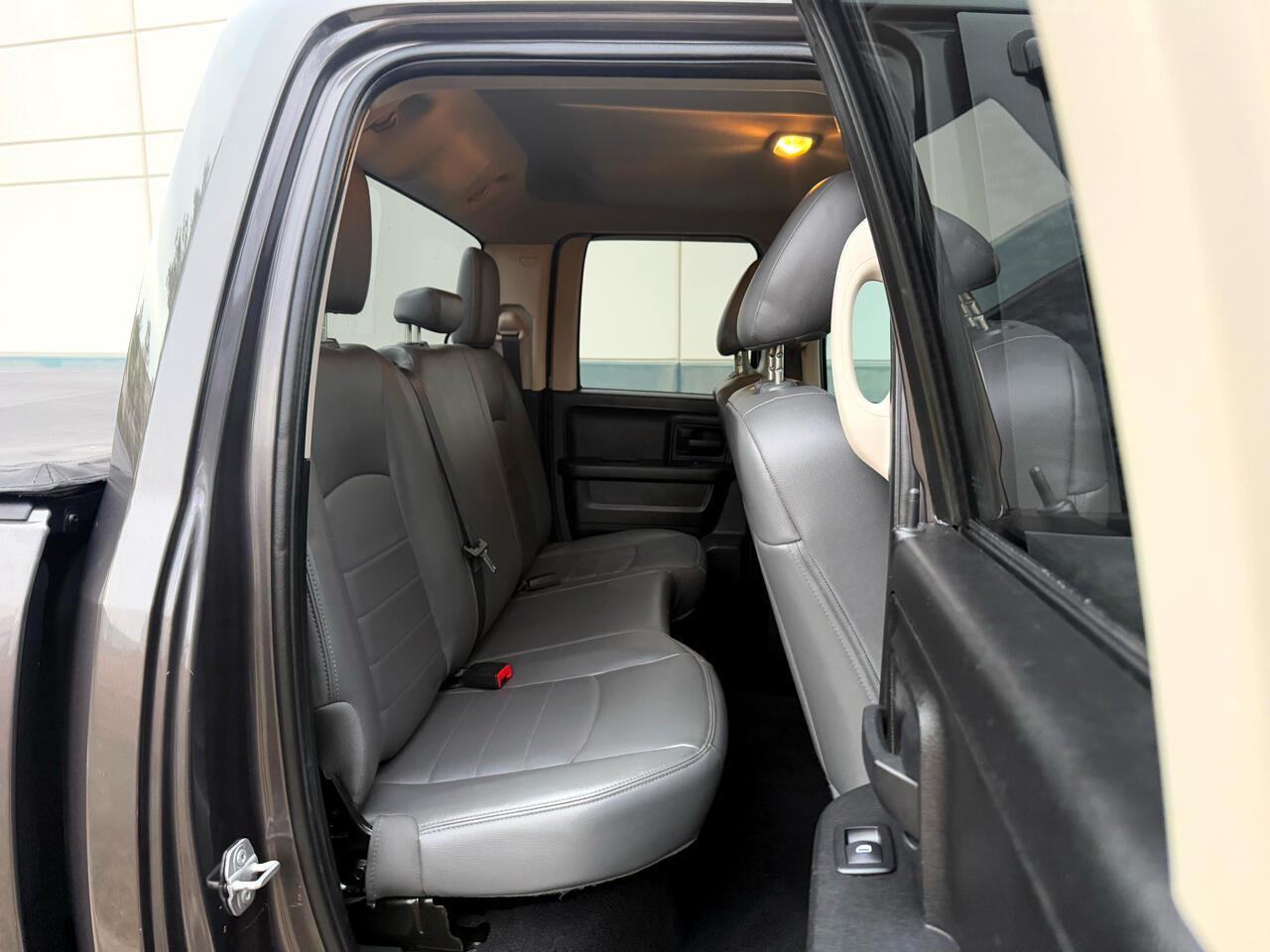 RAM 1500 4WD Quad Cab 140.5" Express 2015