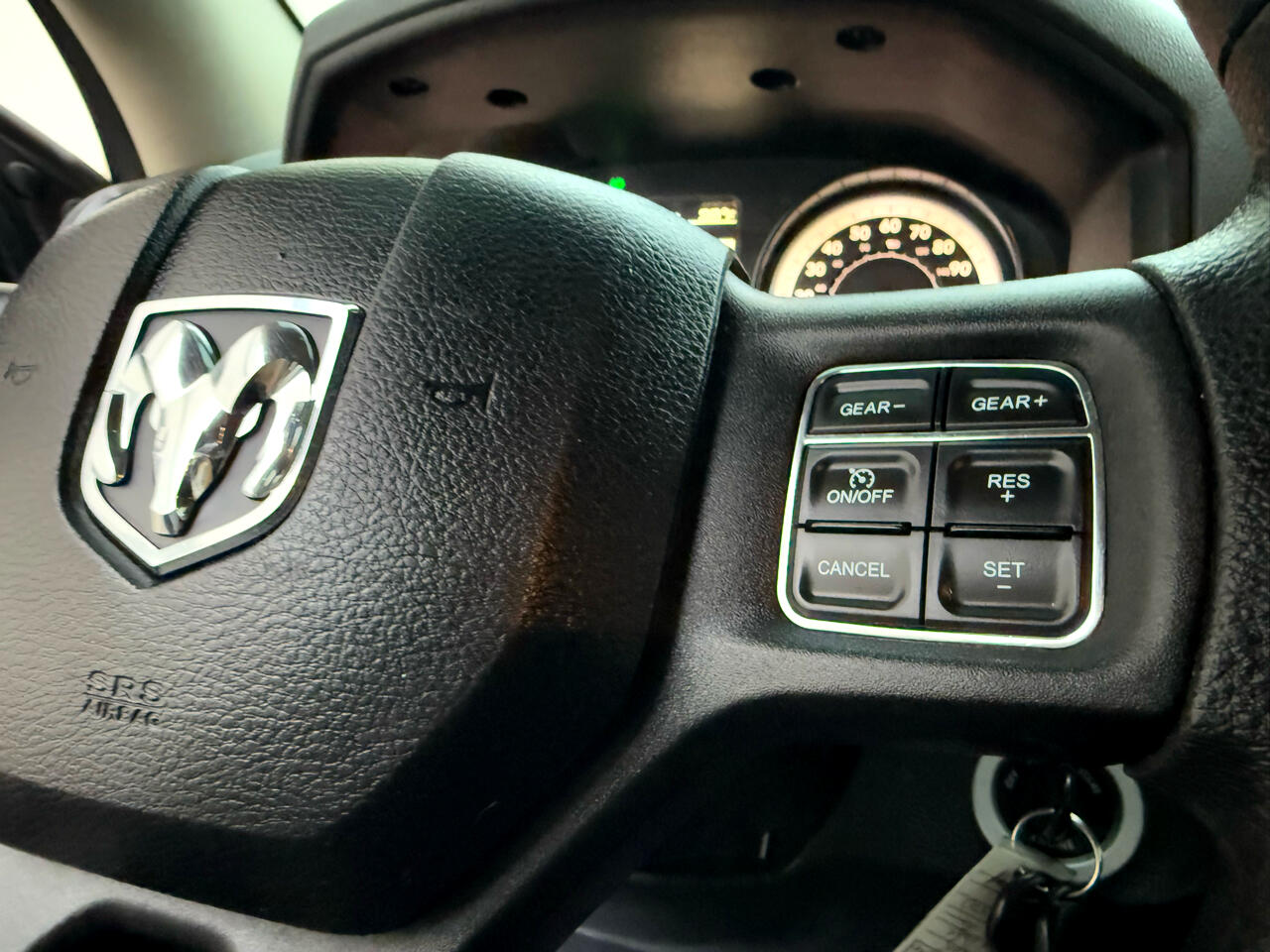 RAM 1500 4WD Quad Cab 140.5" Express 2015