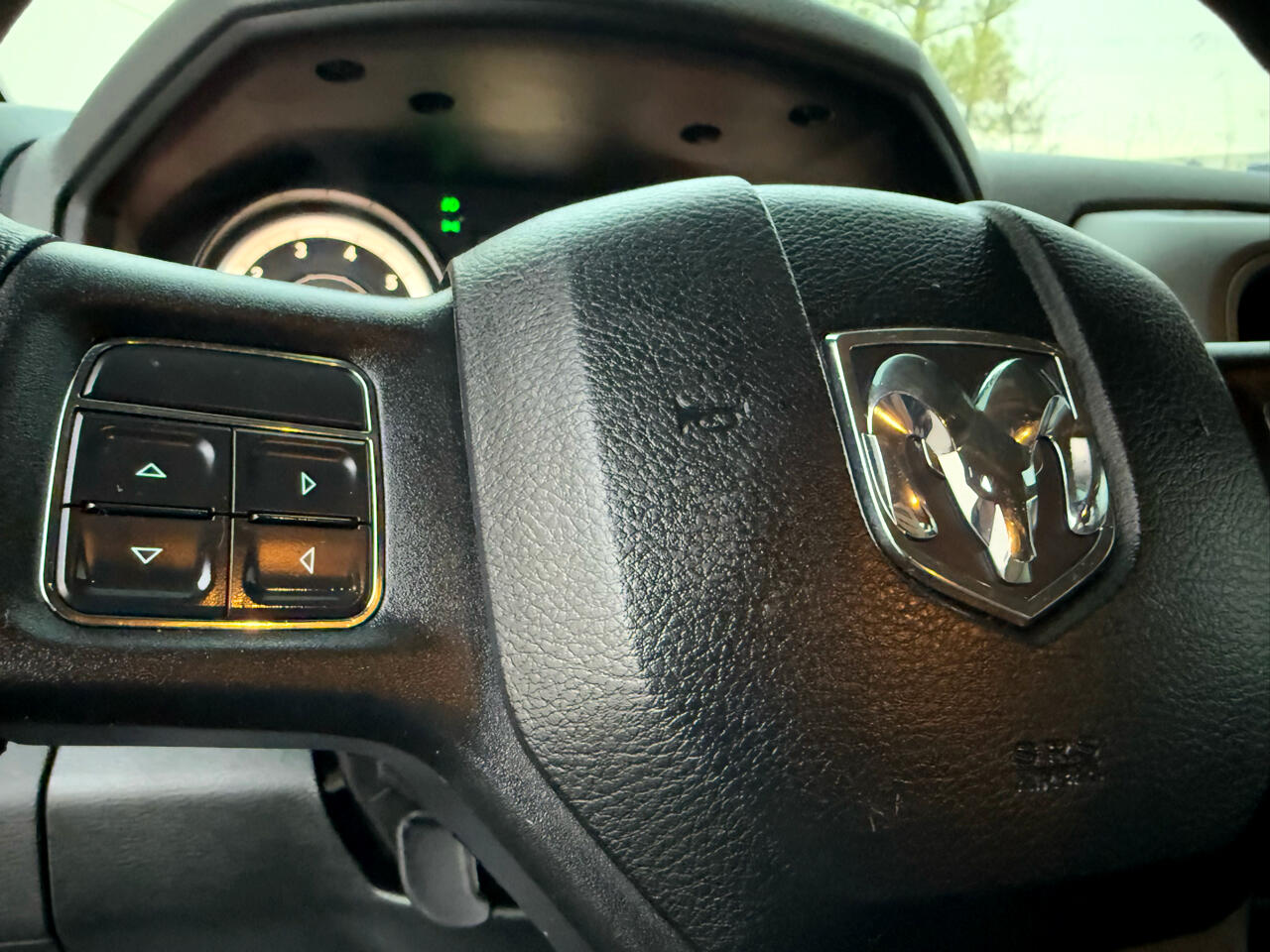 RAM 1500 4WD Quad Cab 140.5" Express 2015