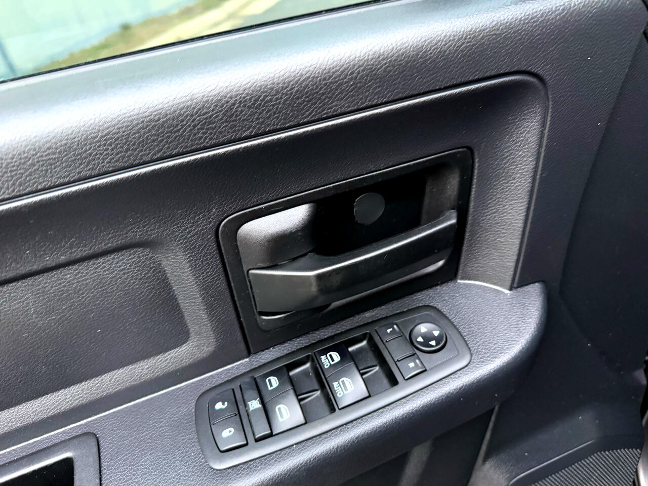 RAM 1500 4WD Quad Cab 140.5" Express 2015