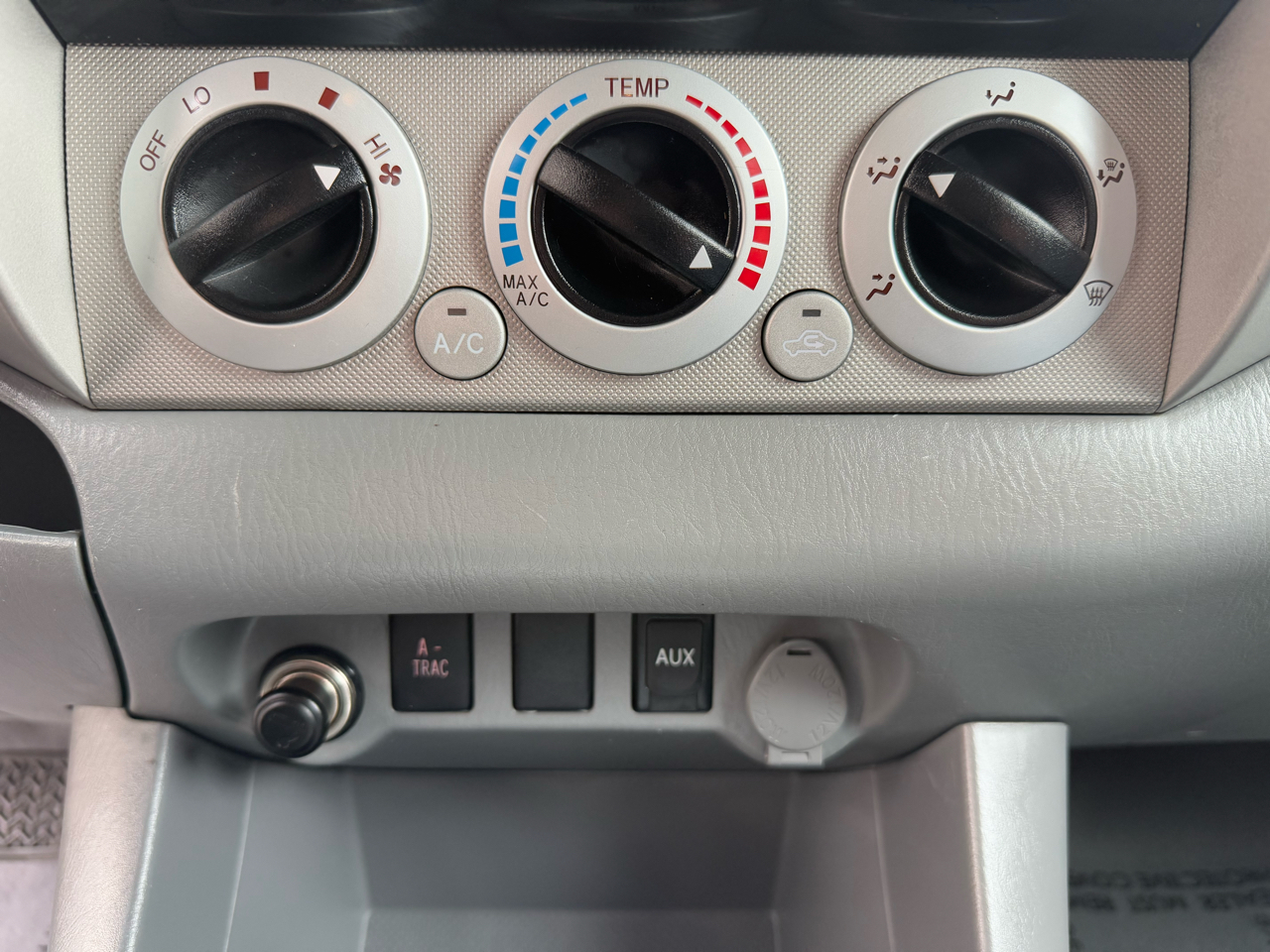 Toyota Tacoma 4WD Double V6 MT (Natl) 2010