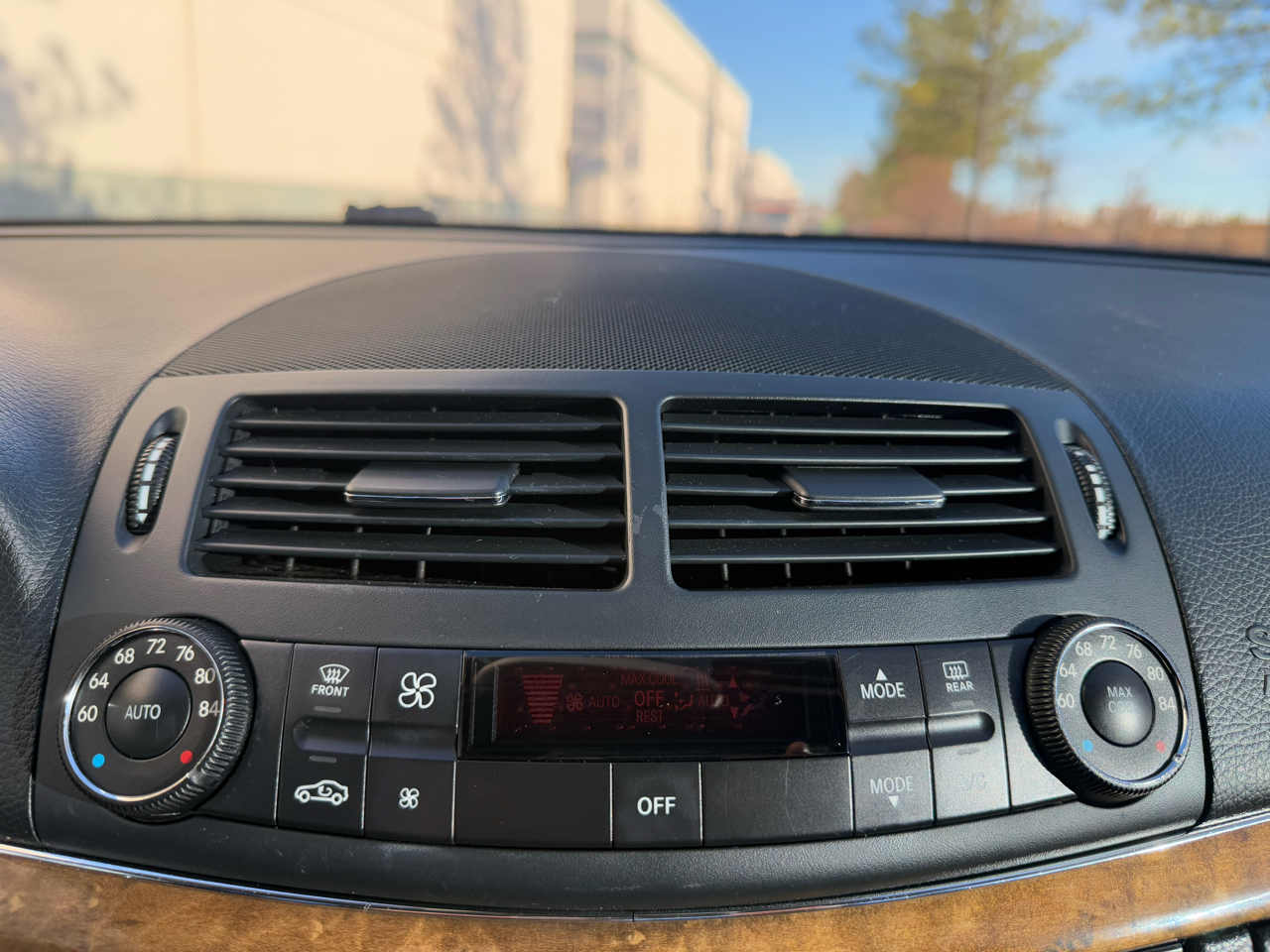 Mercedes-Benz E-Class 4dr Sdn 3.5L 4MATIC 2007