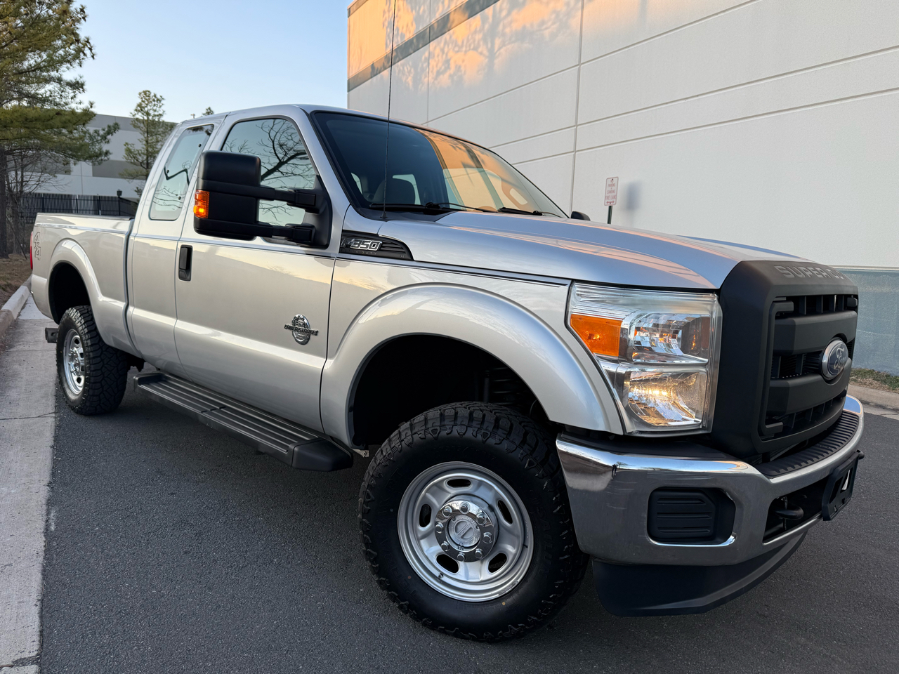 2011 Ford Super Duty F-350 SRW 4WD SuperCab 142" Lariat