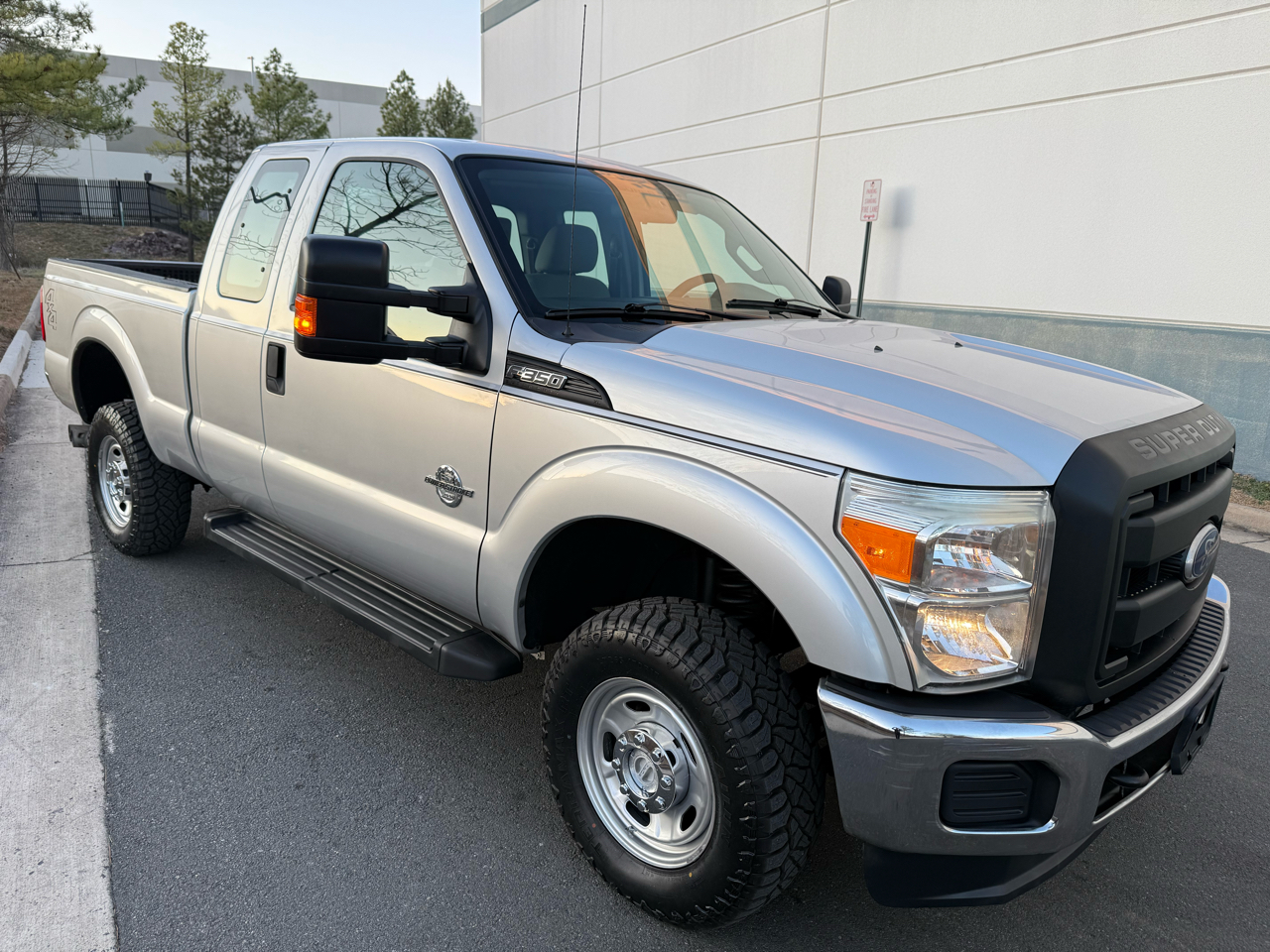 Ford Super Duty F-350 SRW 4WD SuperCab 142" Lariat 2011