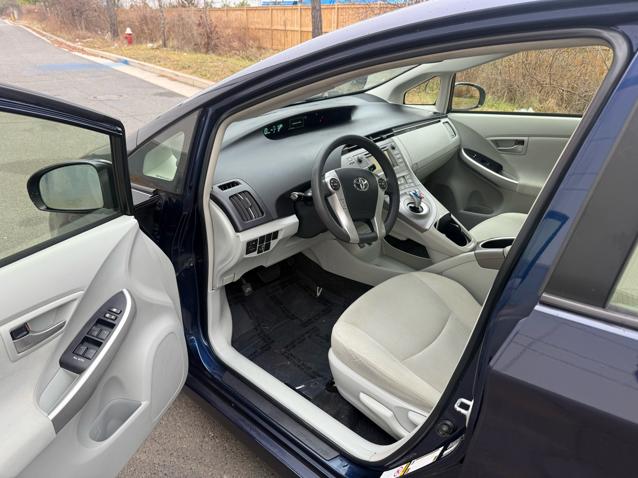 Toyota Prius 5dr HB Persona Series Special Edition (Natl) 2015