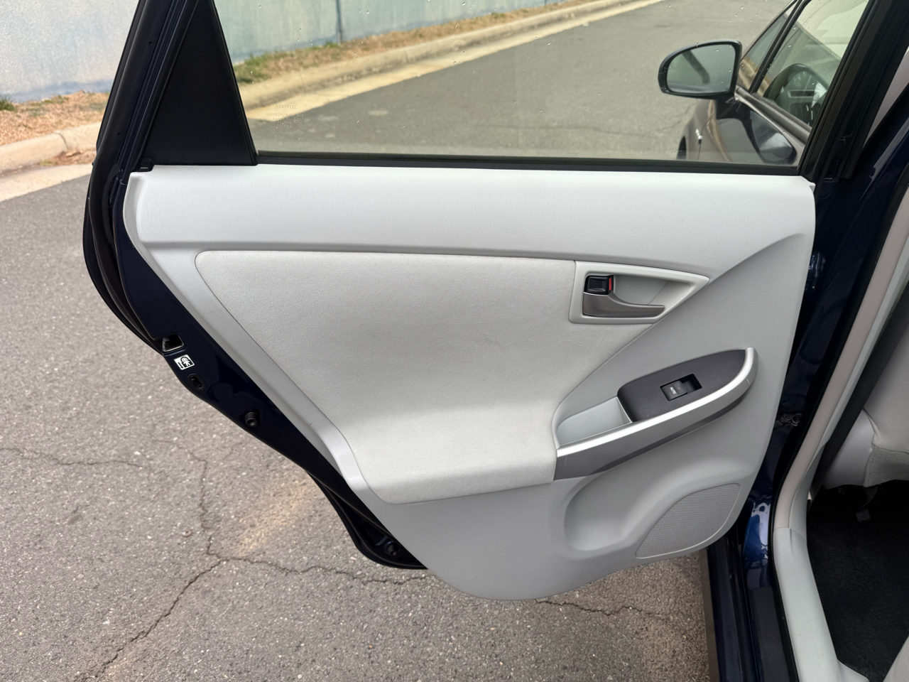 Toyota Prius 5dr HB Persona Series Special Edition (Natl) 2015