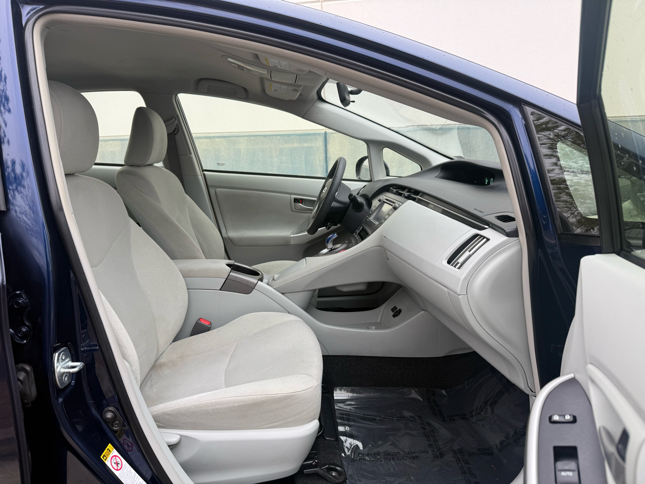 Toyota Prius 5dr HB Persona Series Special Edition (Natl) 2015