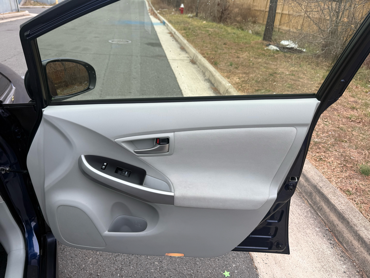 Toyota Prius 5dr HB Persona Series Special Edition (Natl) 2015