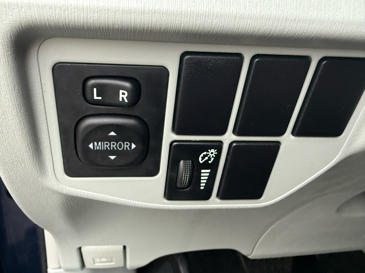 Toyota Prius 5dr HB Persona Series Special Edition (Natl) 2015