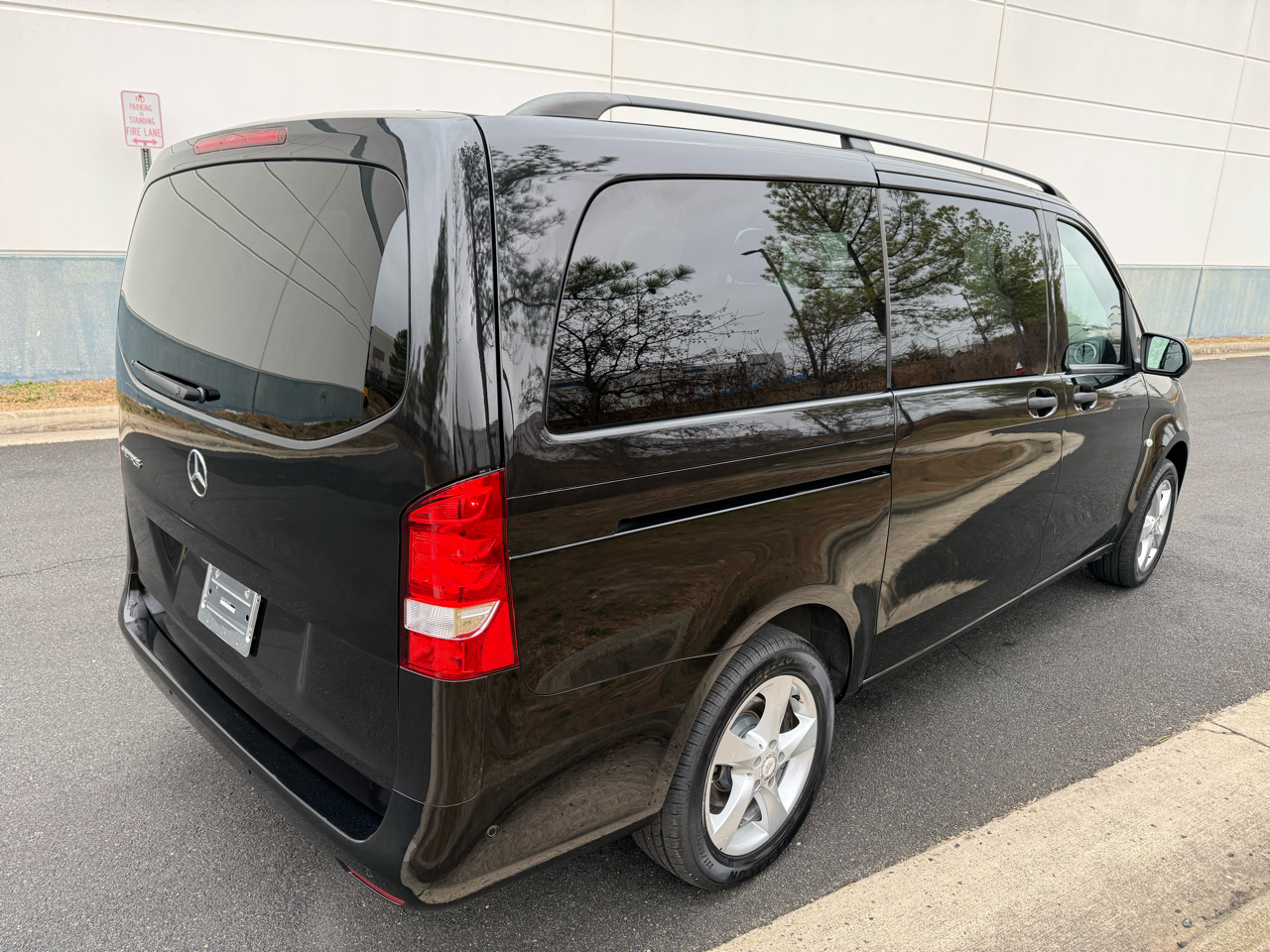 Mercedes-Benz Metris Passenger Van RWD 126" 2016