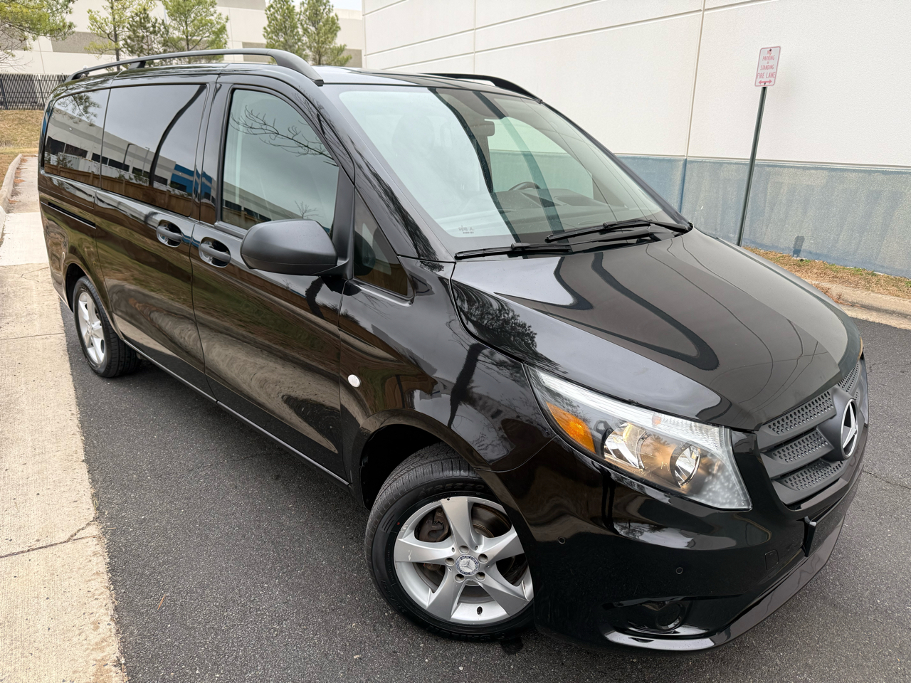 Mercedes-Benz Metris Passenger Van RWD 126" 2016