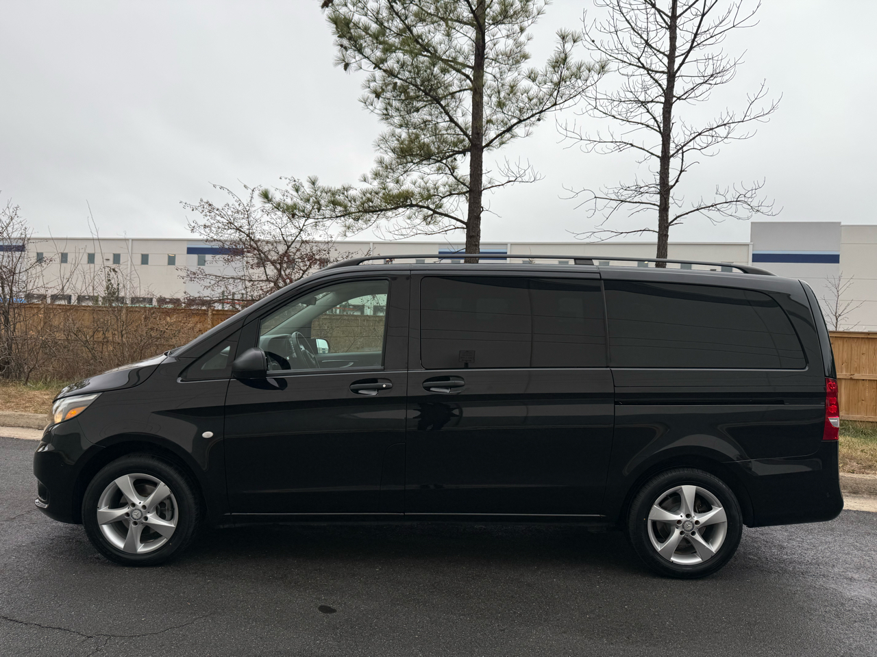 Mercedes-Benz Metris Passenger Van RWD 126" 2016