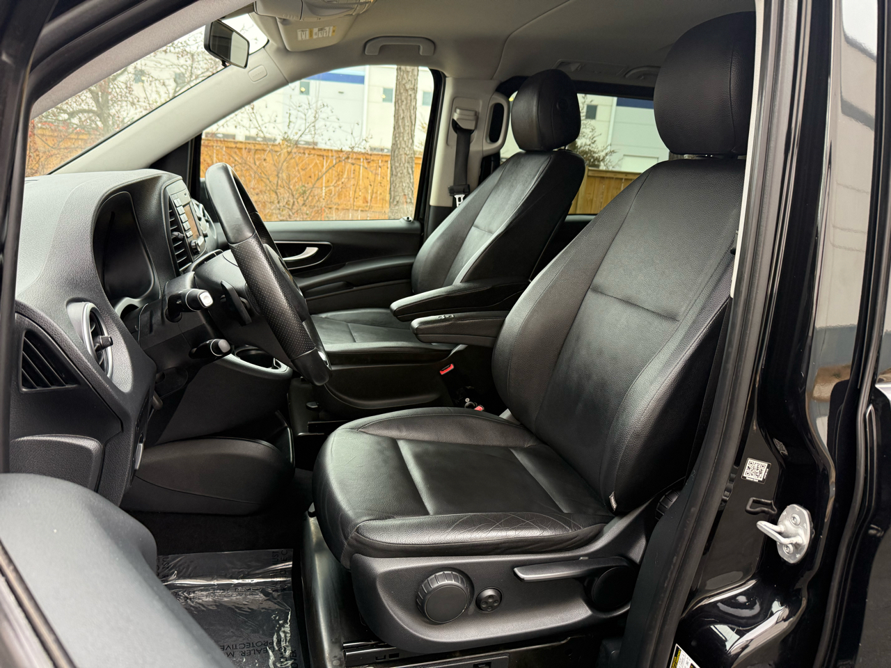 Mercedes-Benz Metris Passenger Van RWD 126" 2016