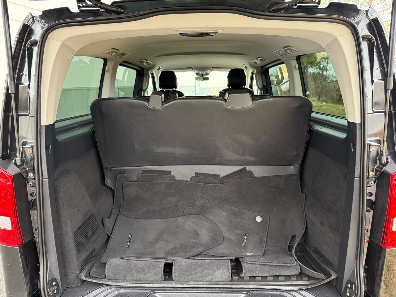Mercedes-Benz Metris Passenger Van RWD 126" 2016