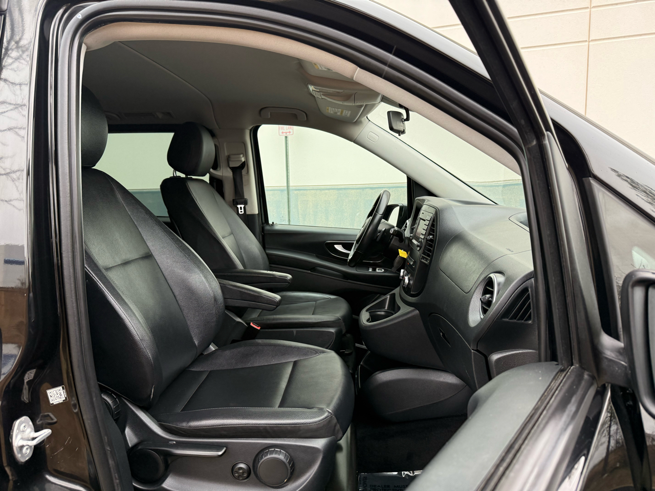 Mercedes-Benz Metris Passenger Van RWD 126" 2016