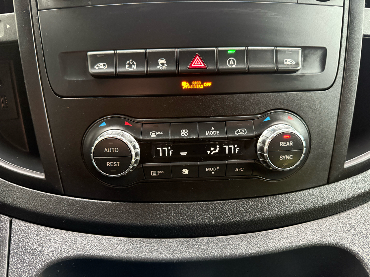 Mercedes-Benz Metris Passenger Van RWD 126" 2016