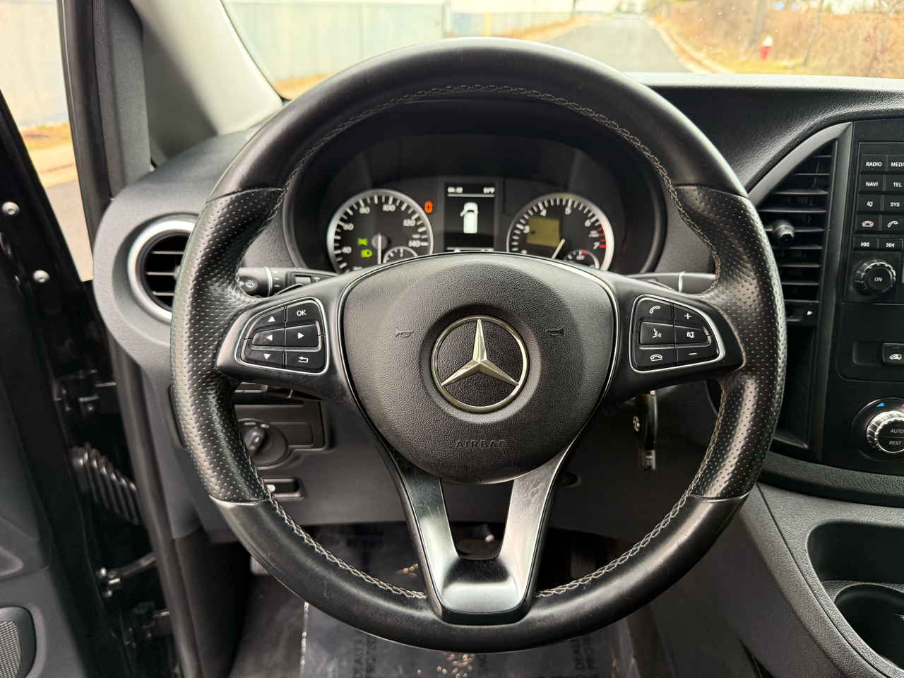 Mercedes-Benz Metris Passenger Van RWD 126" 2016