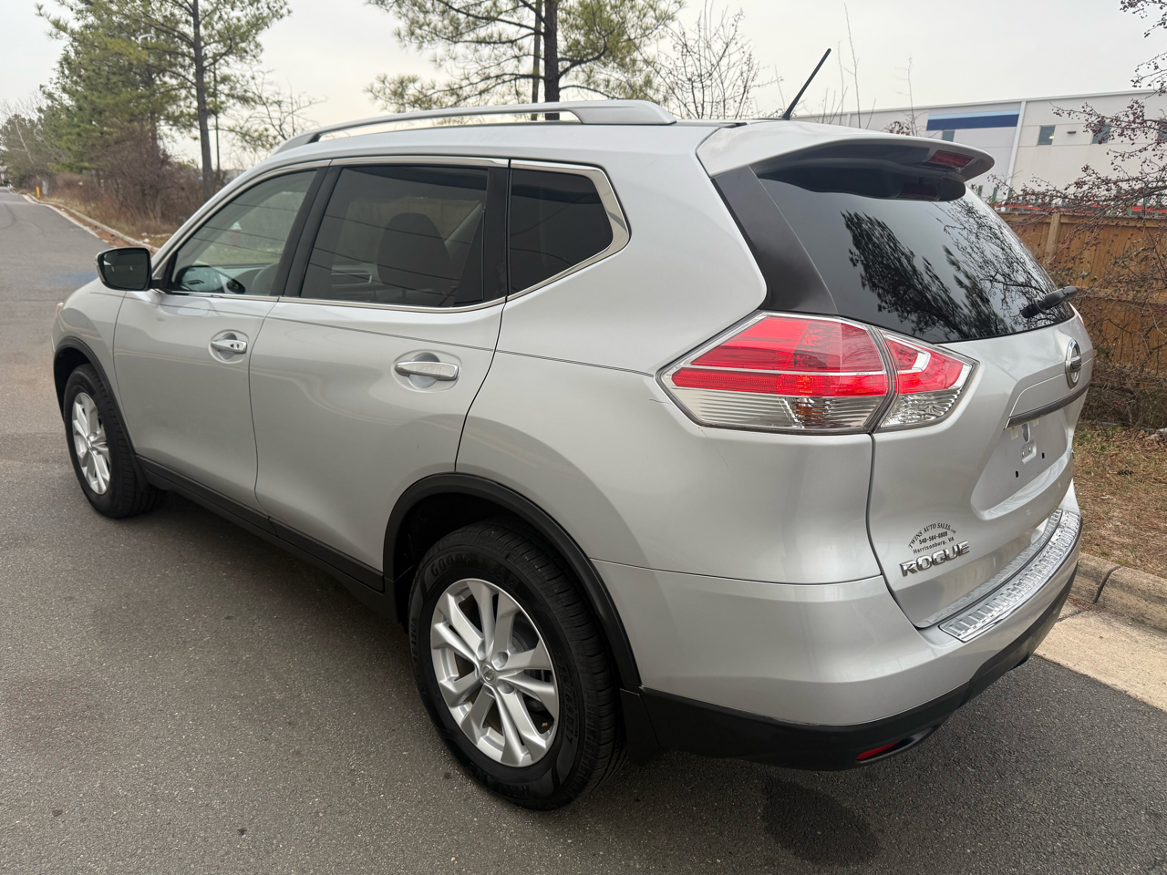 Nissan Rogue FWD 4dr SV 2016