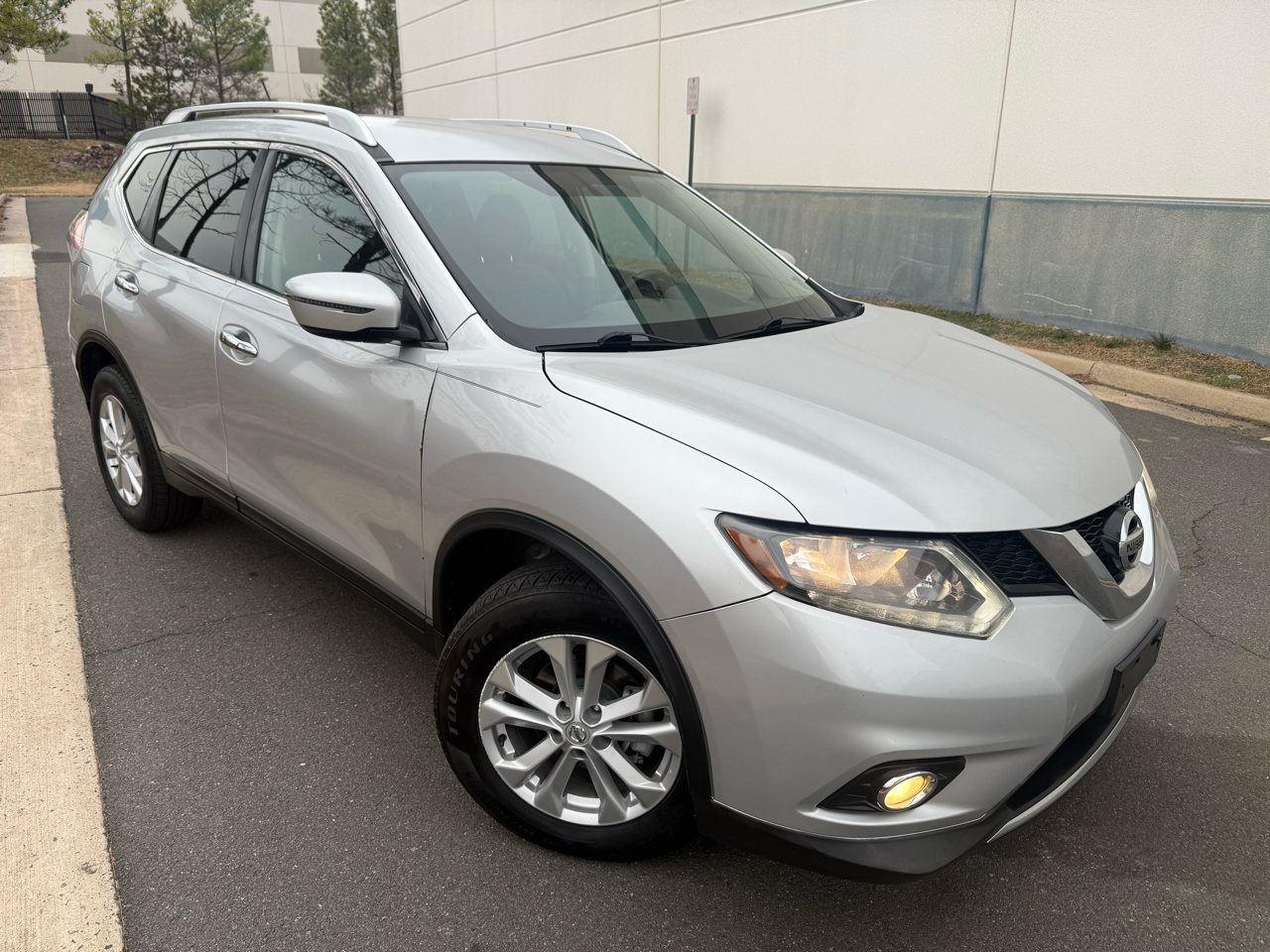 Nissan Rogue FWD 4dr SV 2016